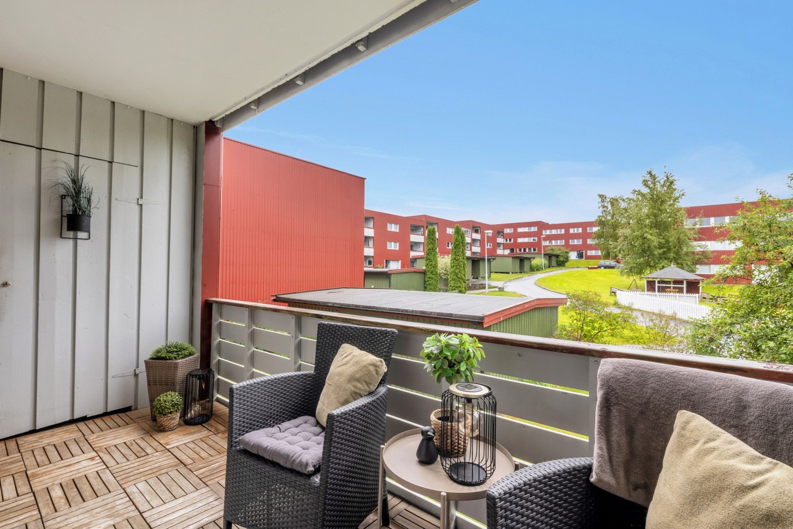 Fra stuen har man utgang til boligens solrike balkong. Galleribilde