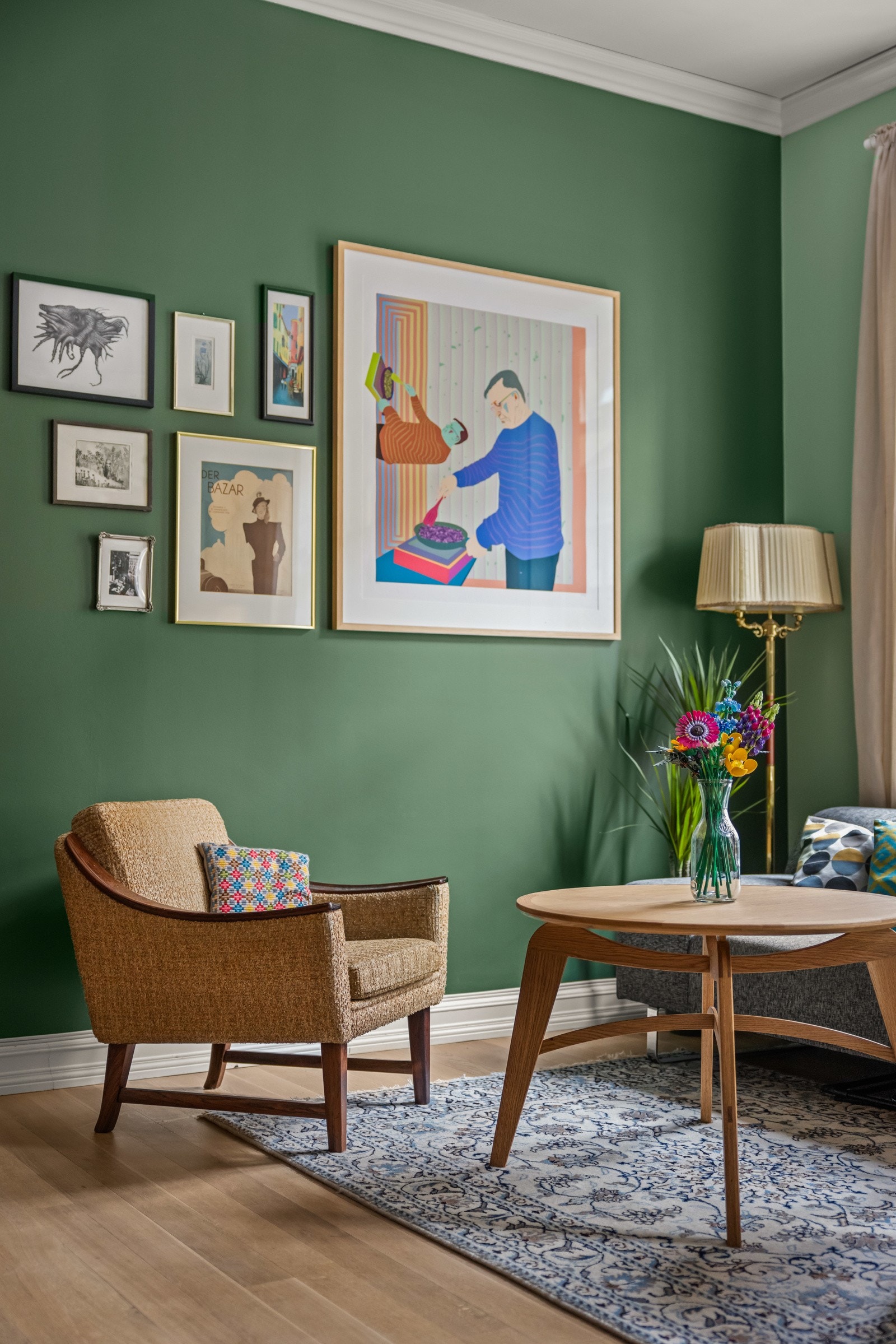 Dagens eier er møbelsnekker og har virkelig fått ut sitt potensial i denne leiligheten. Galleribilde