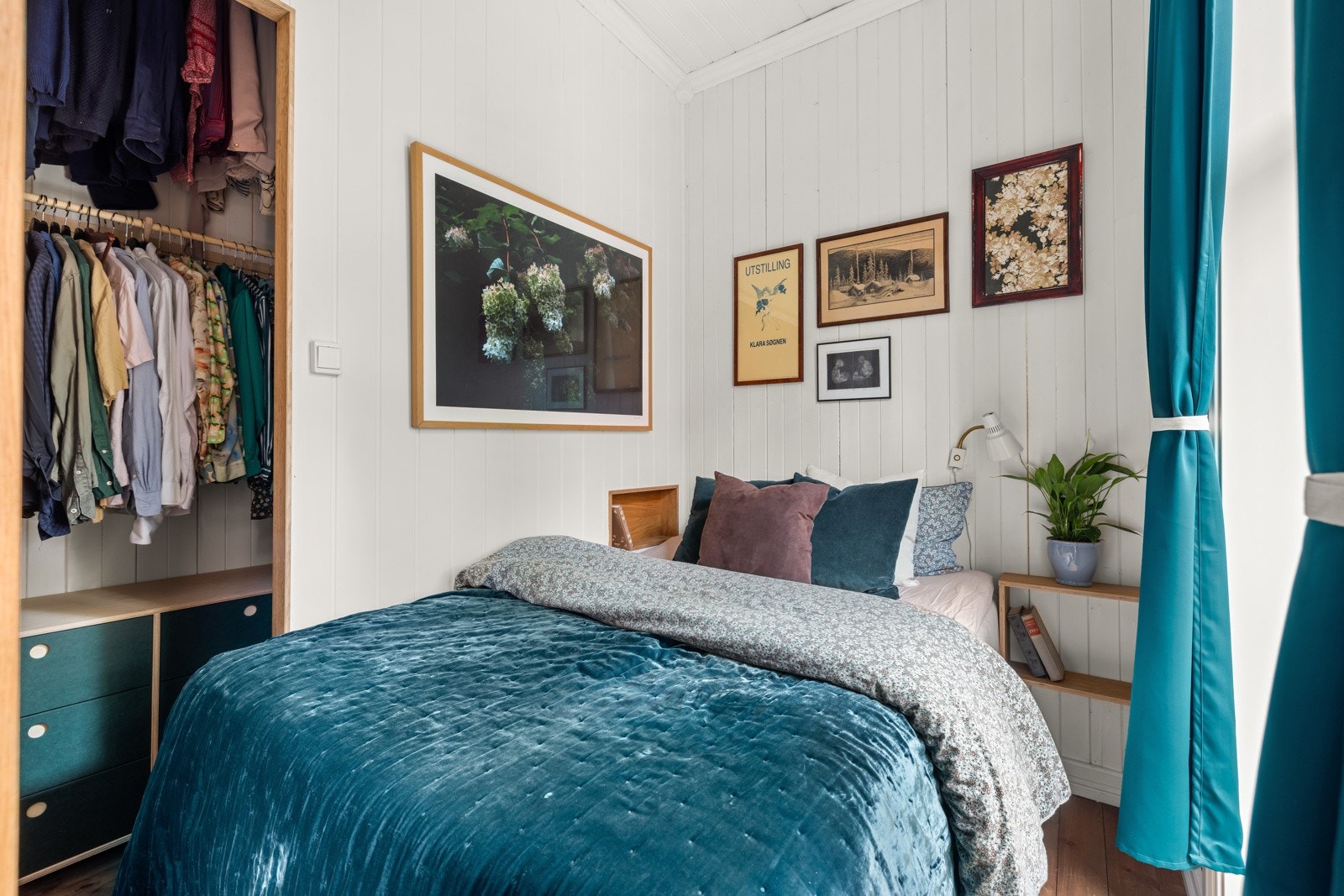 Inn på dette lyse og koselige soverommet. Galleribilde