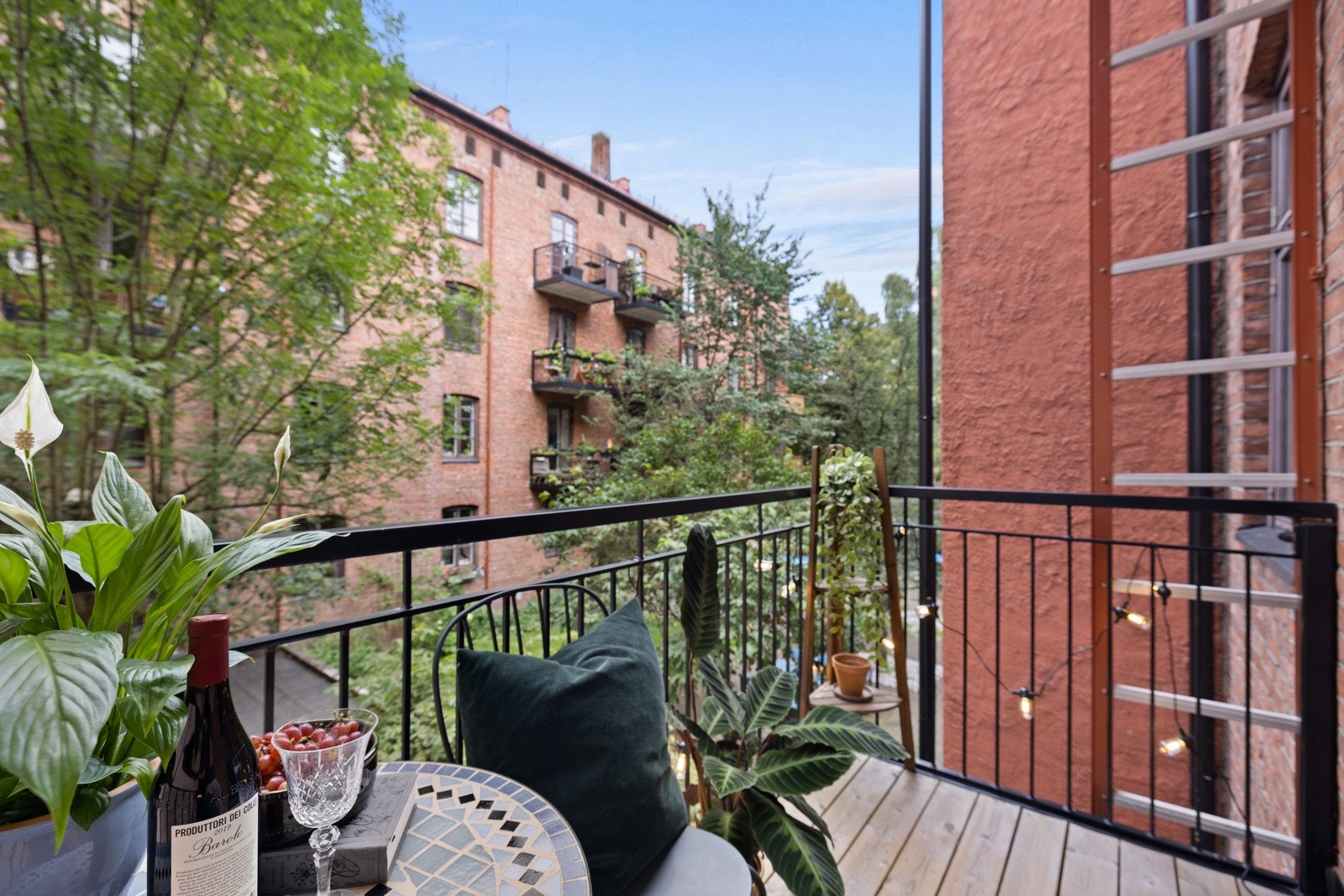 Denne har vært flittig brukt av dagens eier og vært et fint sted å ta morgenkaffen. Galleribilde