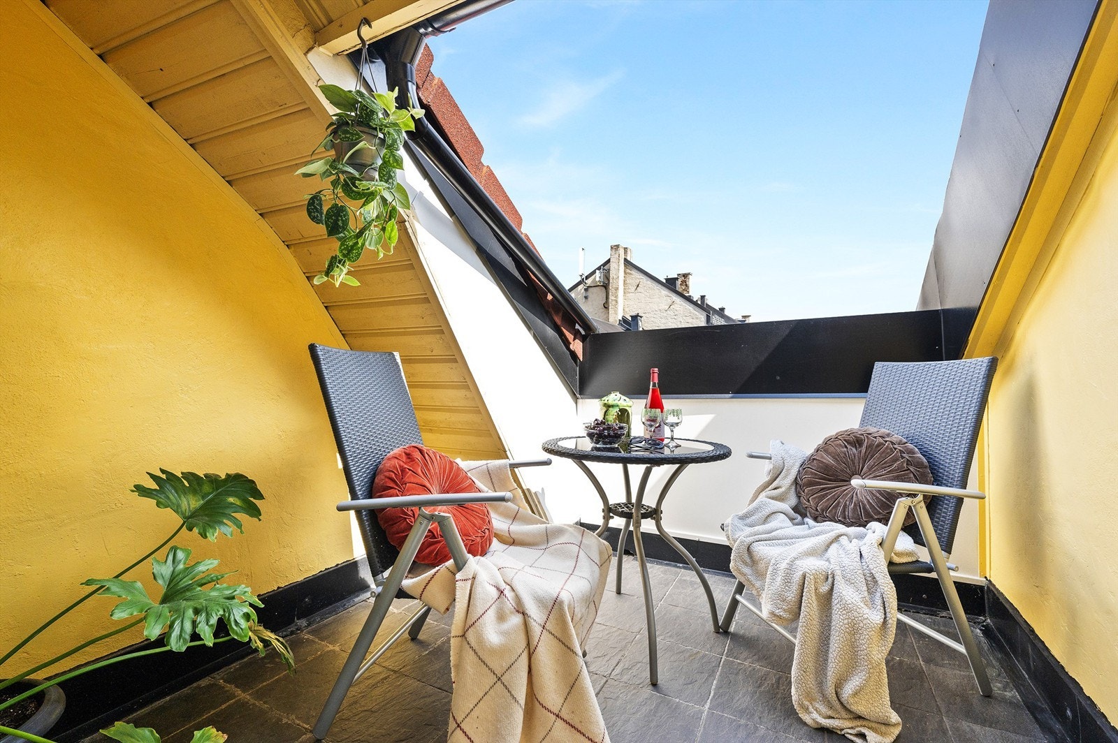 Tom Martinsen v/ Eiendomsmegler Krogsveen har gleden av å presentere Markveien 24A! Galleribilde