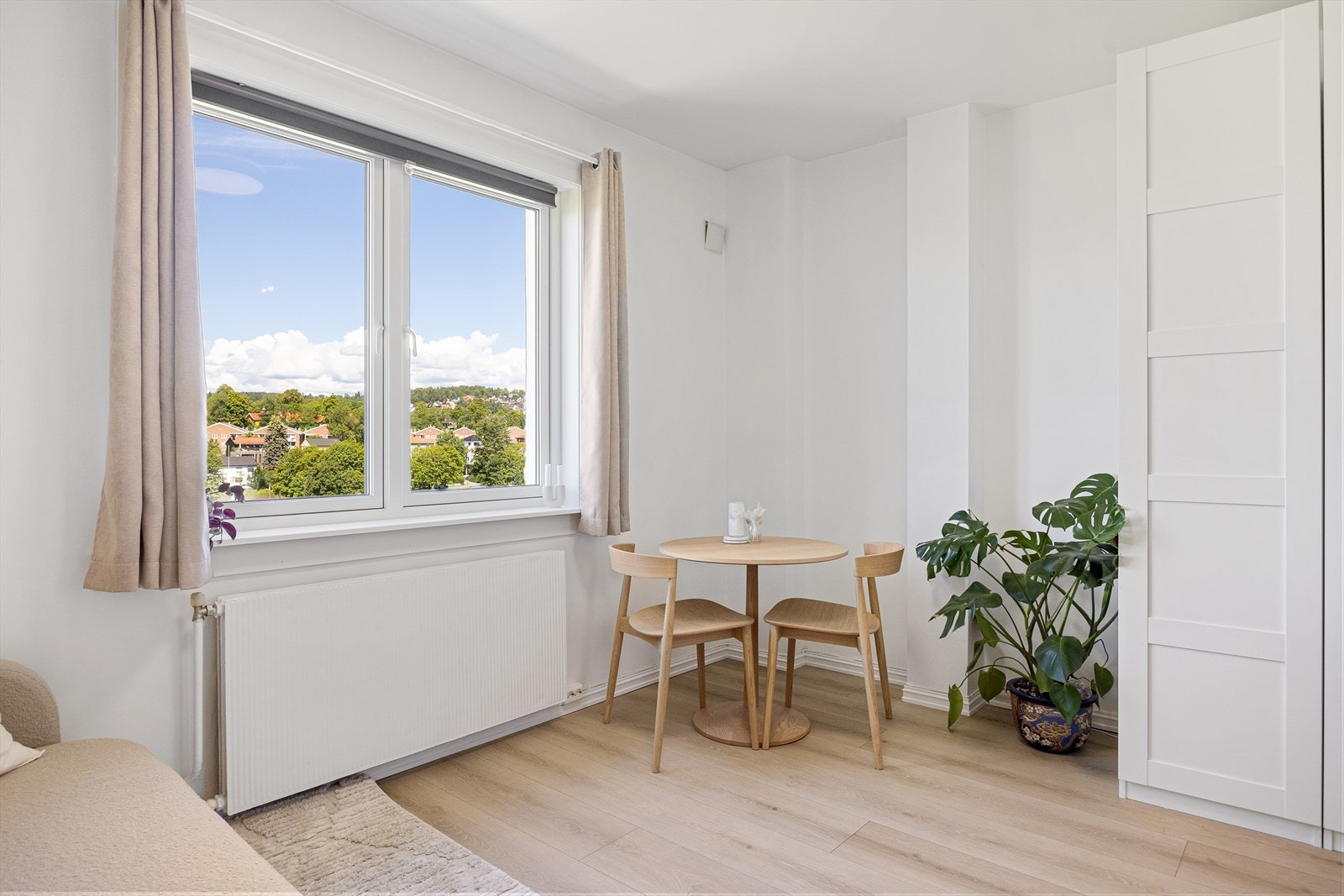 Nordvik v/ Konstantin Karlsson ønsker velkommen til en meget pen og stilfull leilighet i et svært attraktivt område på Bjølsen. Galleribilde