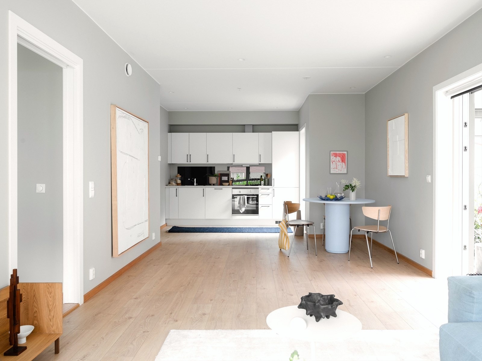 Det lyse palettet gjør det enkelt å innrede etter egen stil og behov. Galleribilde