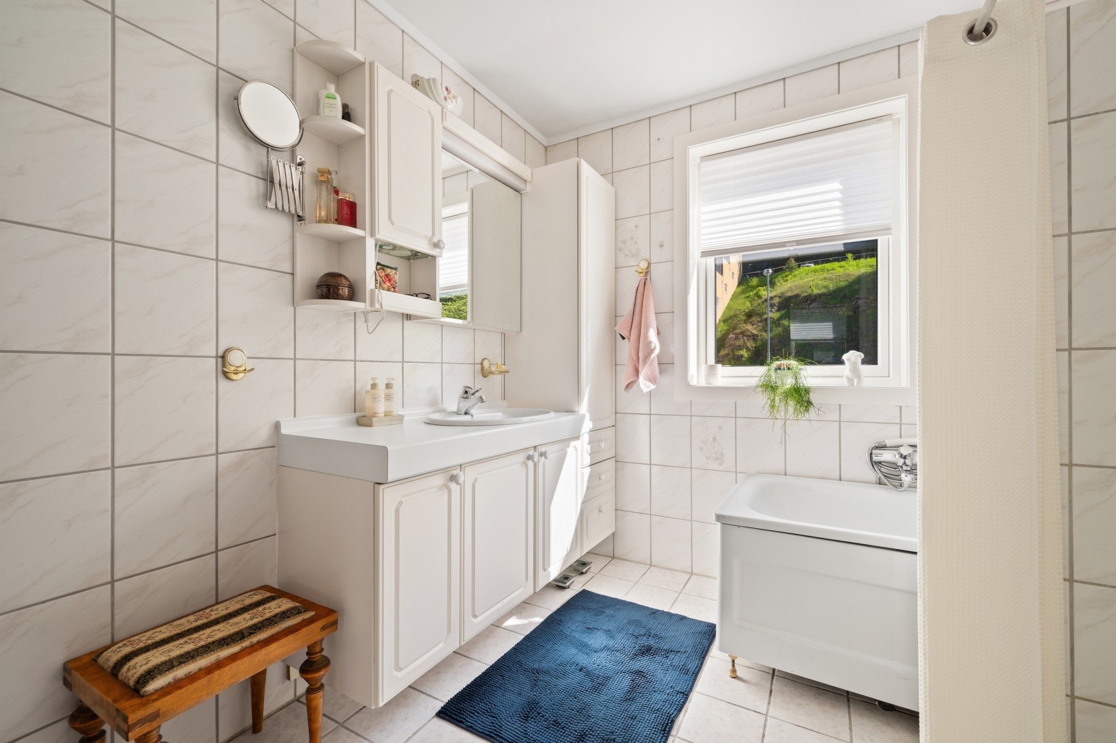 God plass på badet Galleribilde