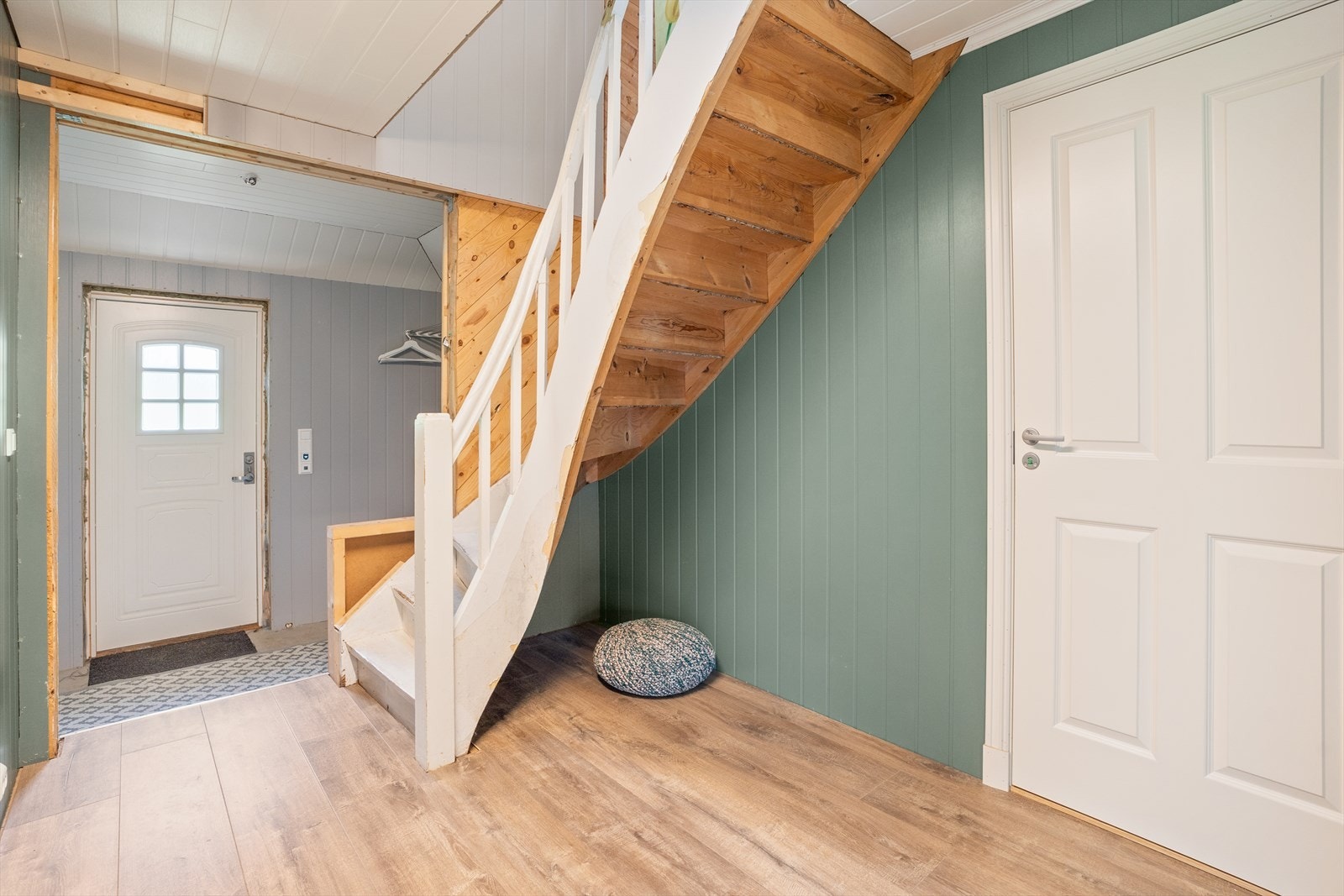 I tilknytning til entrèen ligg også ei separat bod, nytta som vaskerom. Galleribilde