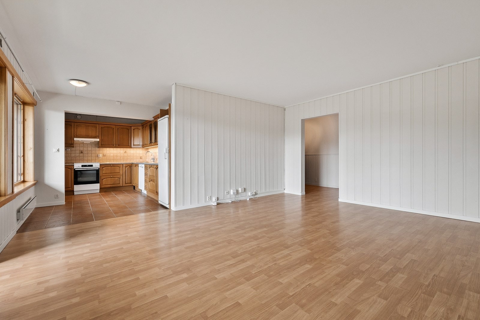 Leiligheten har delvis åpen kjøkken og stue løsning. Galleribilde