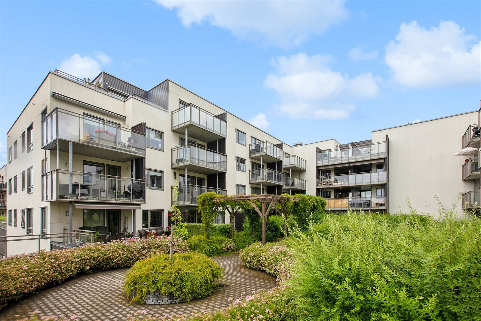 Felles uteområde. Galleribilde