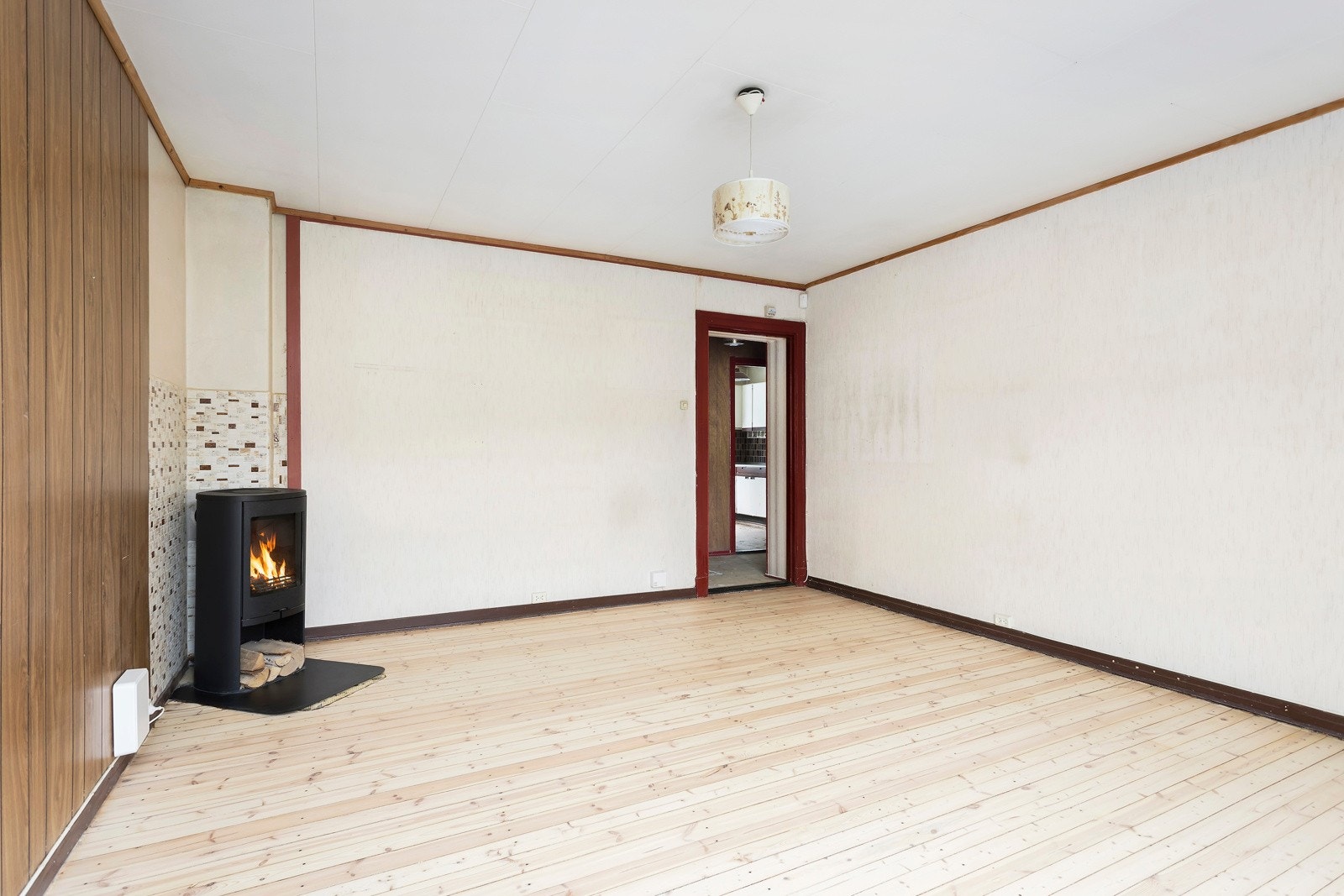 Stuen har en takhøyde på ca. 2,52 meter. Galleribilde