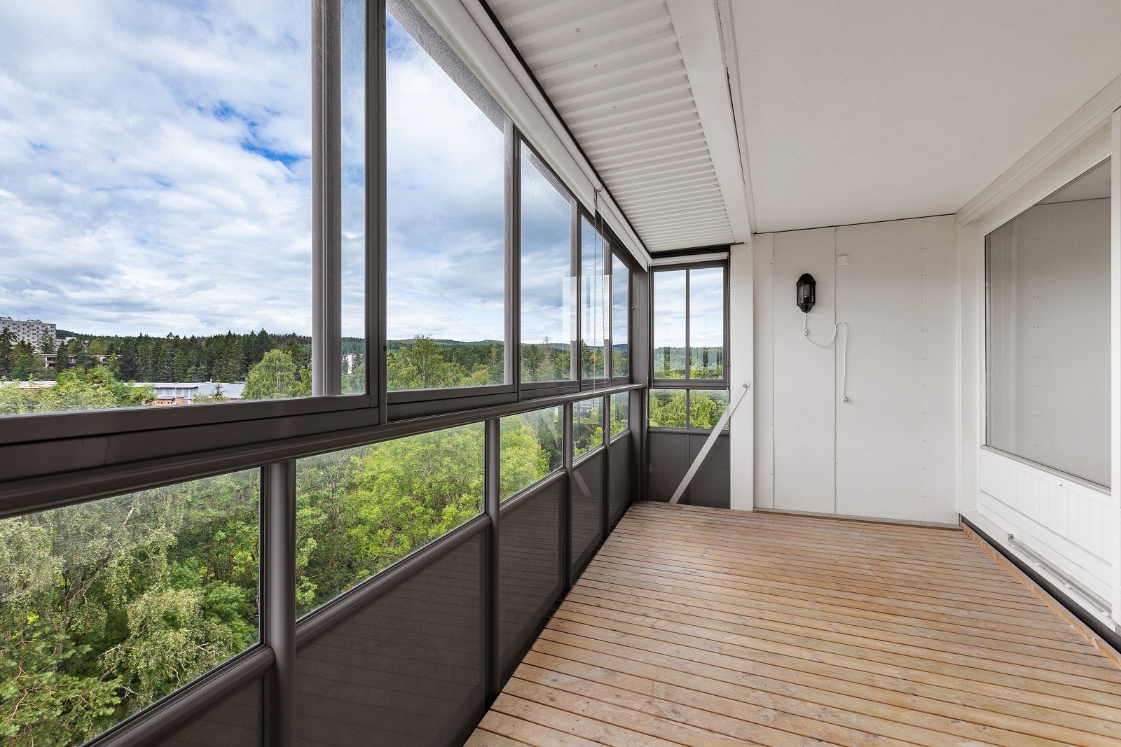 Stor 3-roms leilighet med innglasset balkong Galleribilde