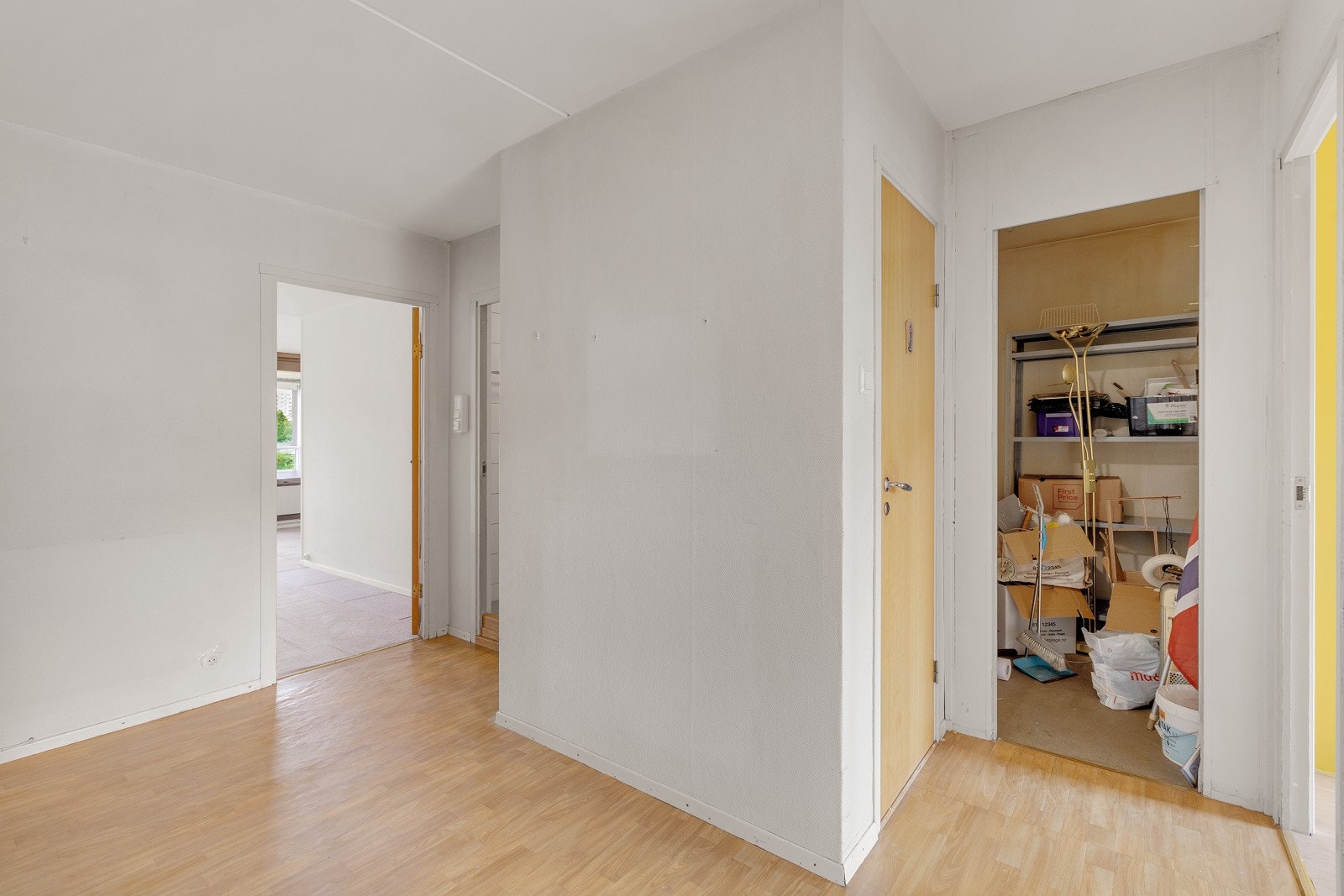 Innvendig bod for oppbevaring Galleribilde