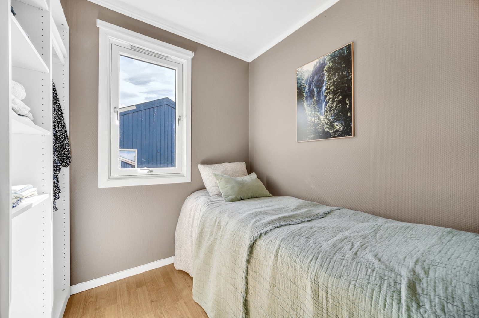 Soverommet er på 4,3 m² med plass til ønsket seng. Galleribilde