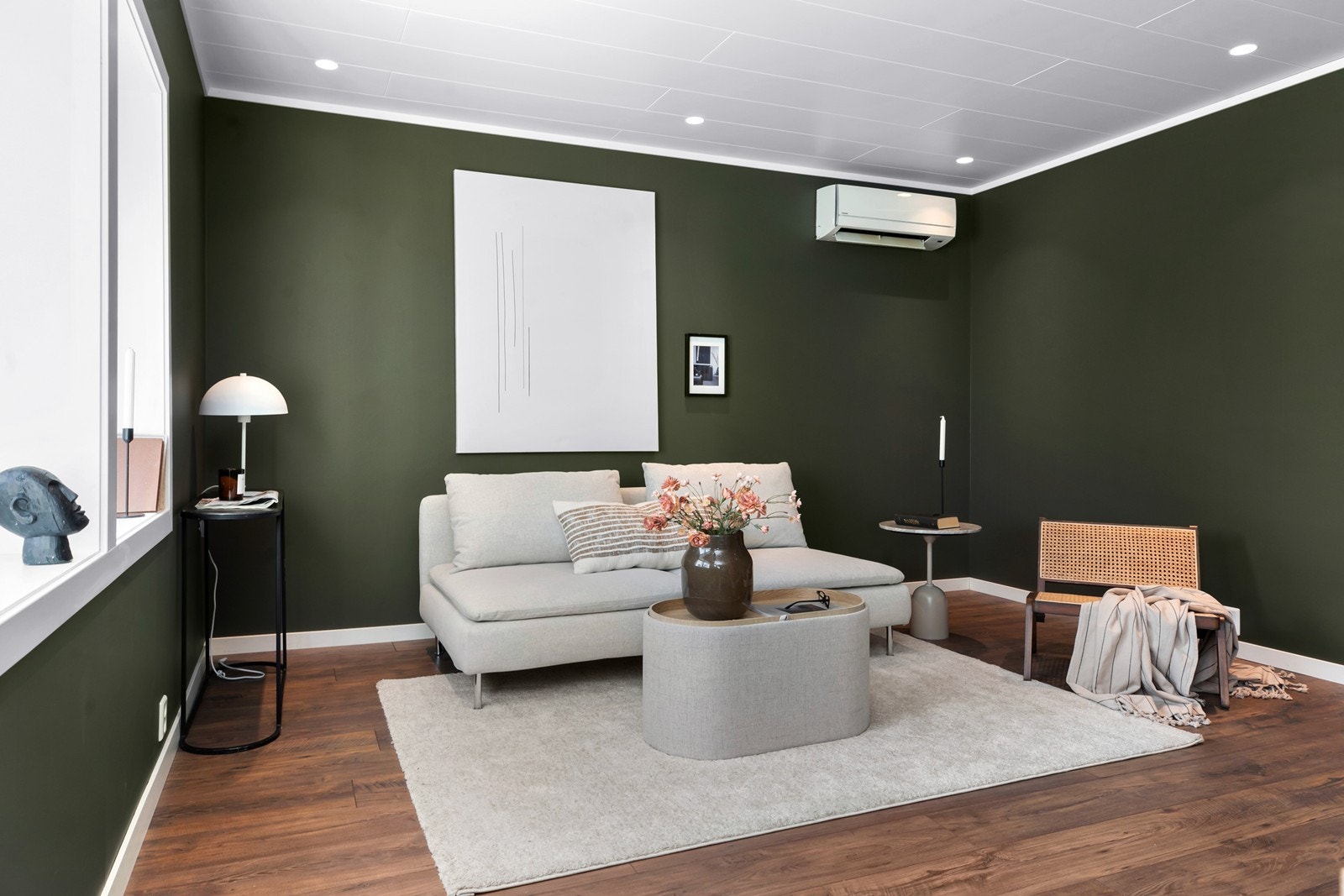 Oppvarming med varmepumpe i stue, forøvrig er det varme i gulv i bad og elektrisk. Galleribilde