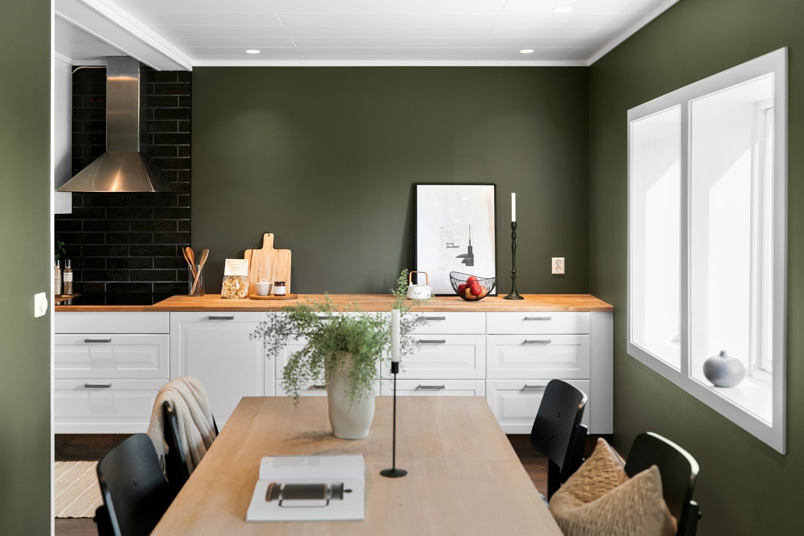 Fin flyt mellom kjøkken og spisestue. Galleribilde