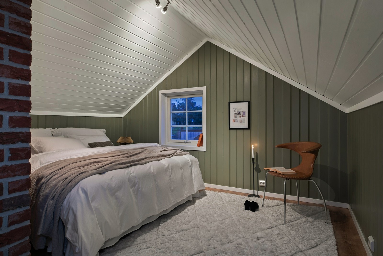 2. etasje har ett soverom og kott. Galleribilde