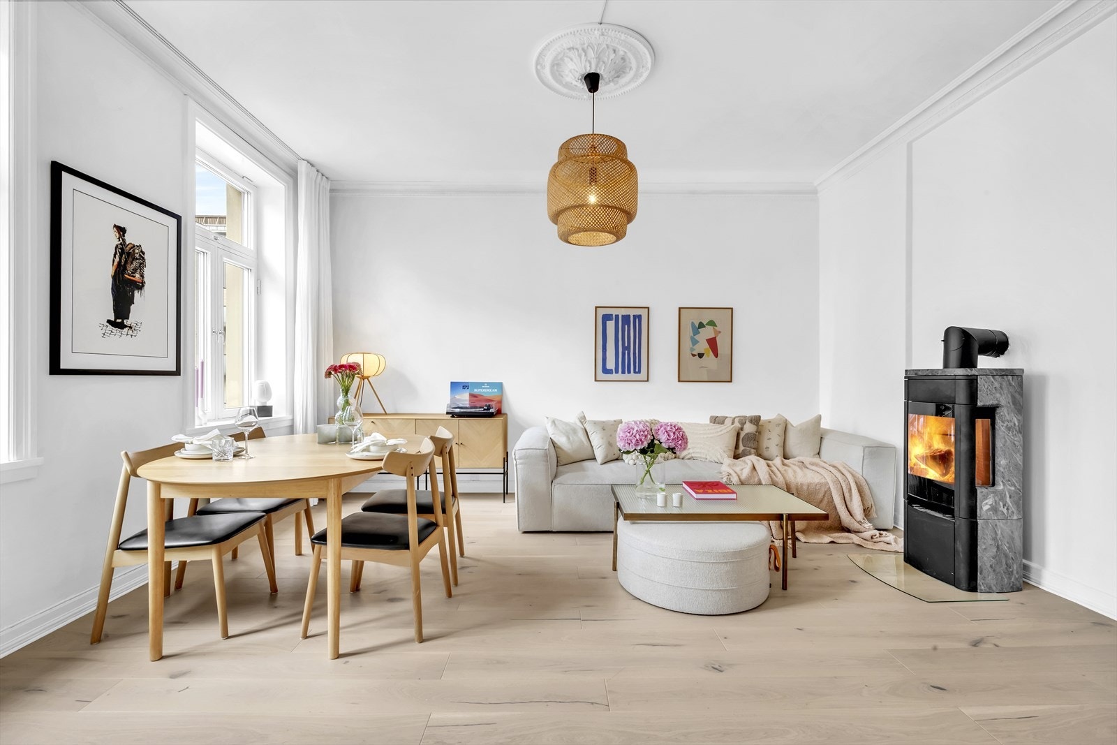 Leiligheten ligger i 4. etasje, og inneholder entré, bad, soverom, kjøkken og stue Galleribilde