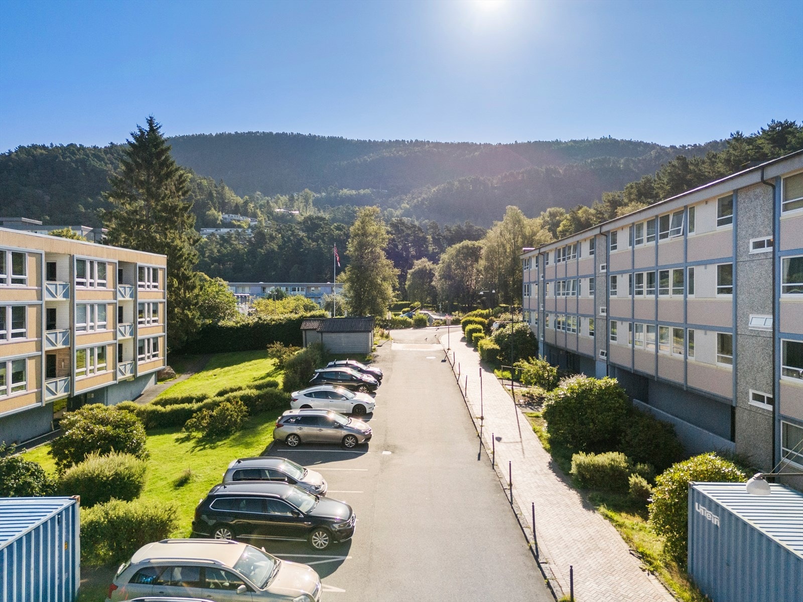 - Det er mulighet for å leie parkeringsplass i borettslaget for ca. kr. 600 per år - Galleribilde