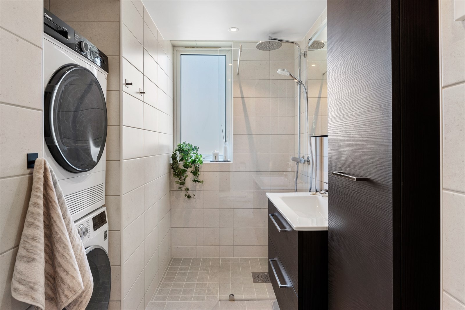 - I nisjen har du plass til både vaskemaskin og tørketrommel - Galleribilde