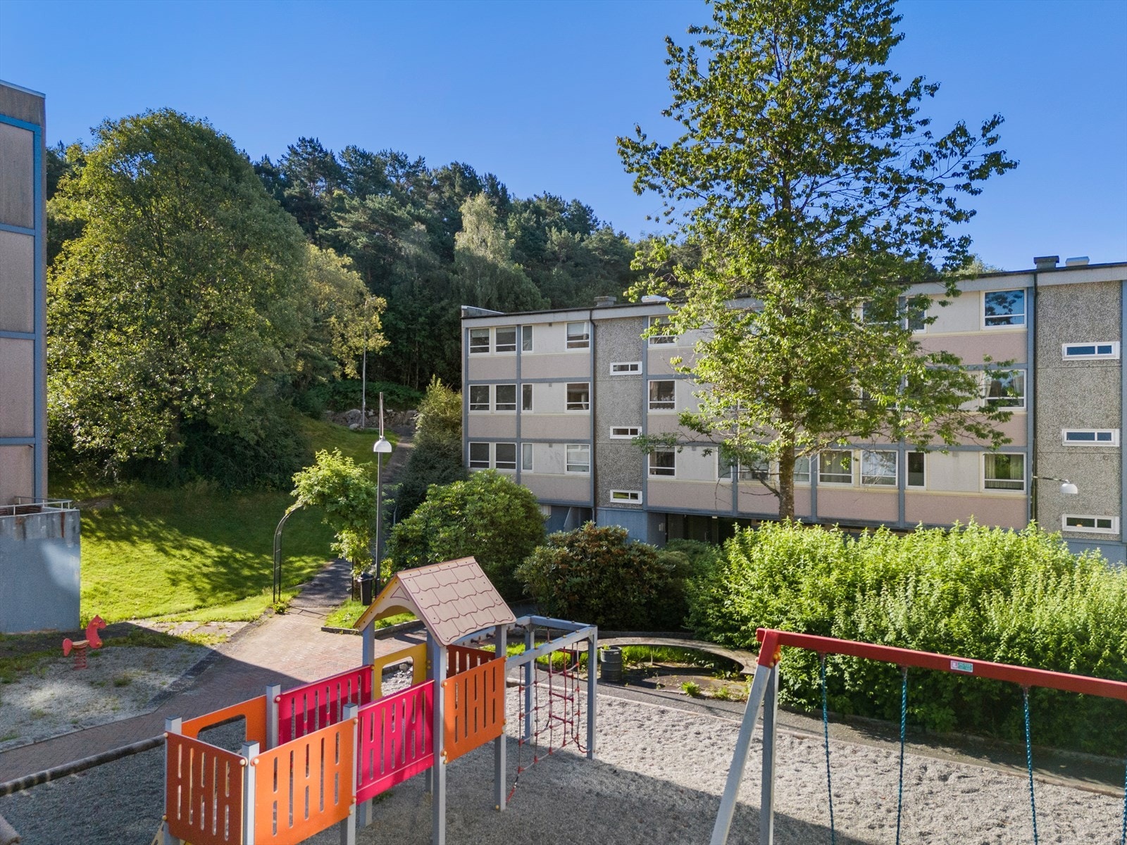 - Leiligheten ligger i Lyshovden, et attraktivt borettslag med høy trivselsfaktor - Galleribilde