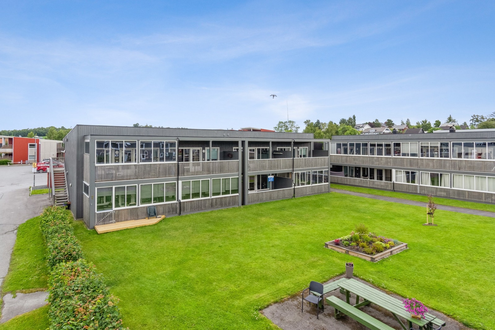 Fra boligen har man kort vei til sentrum, Røstad og større arbeid og studiesteder. Galleribilde