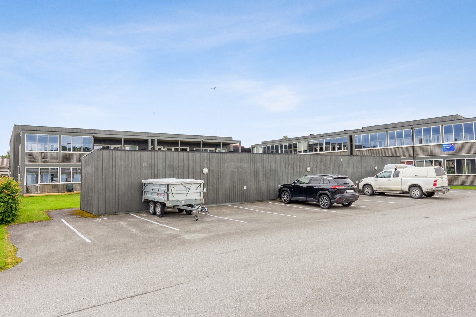 Leiligheten disponerer egen avsatt oppstillingsplass. Galleribilde