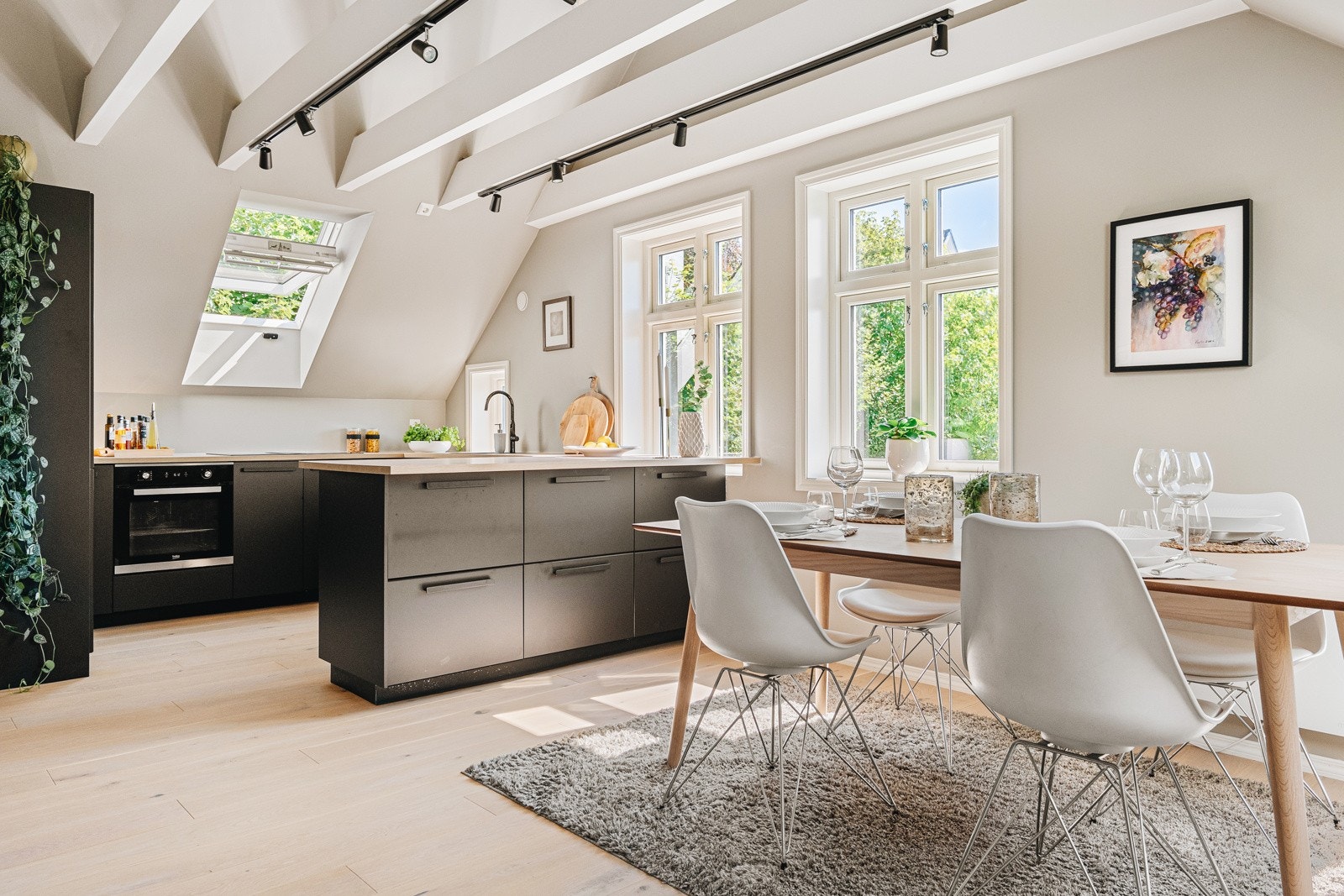 Nydelig kjøkken med mye naturlig lys! Galleribilde