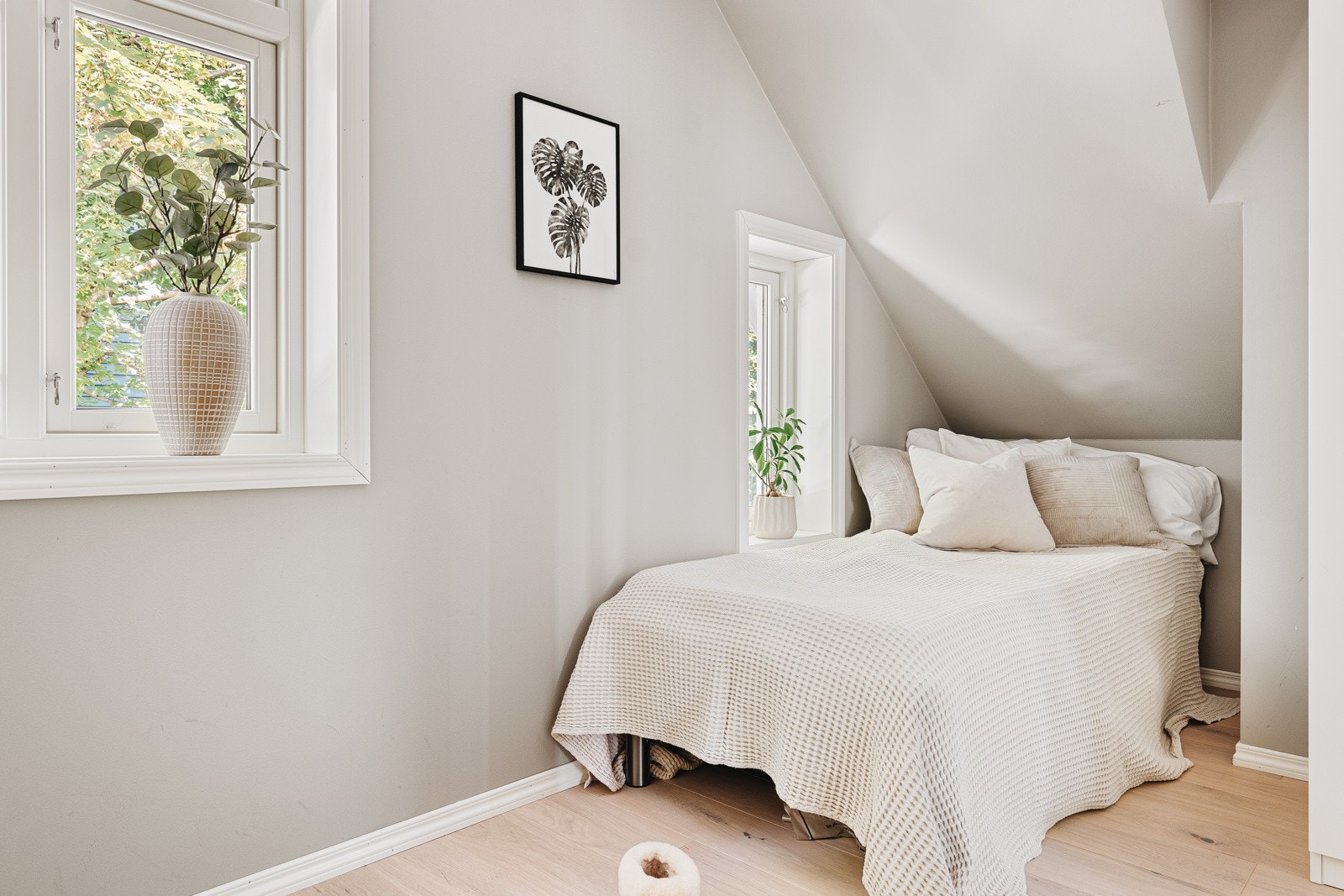 Soverom 2 er av god størrfelse med god plass til garderobeløsning! Galleribilde