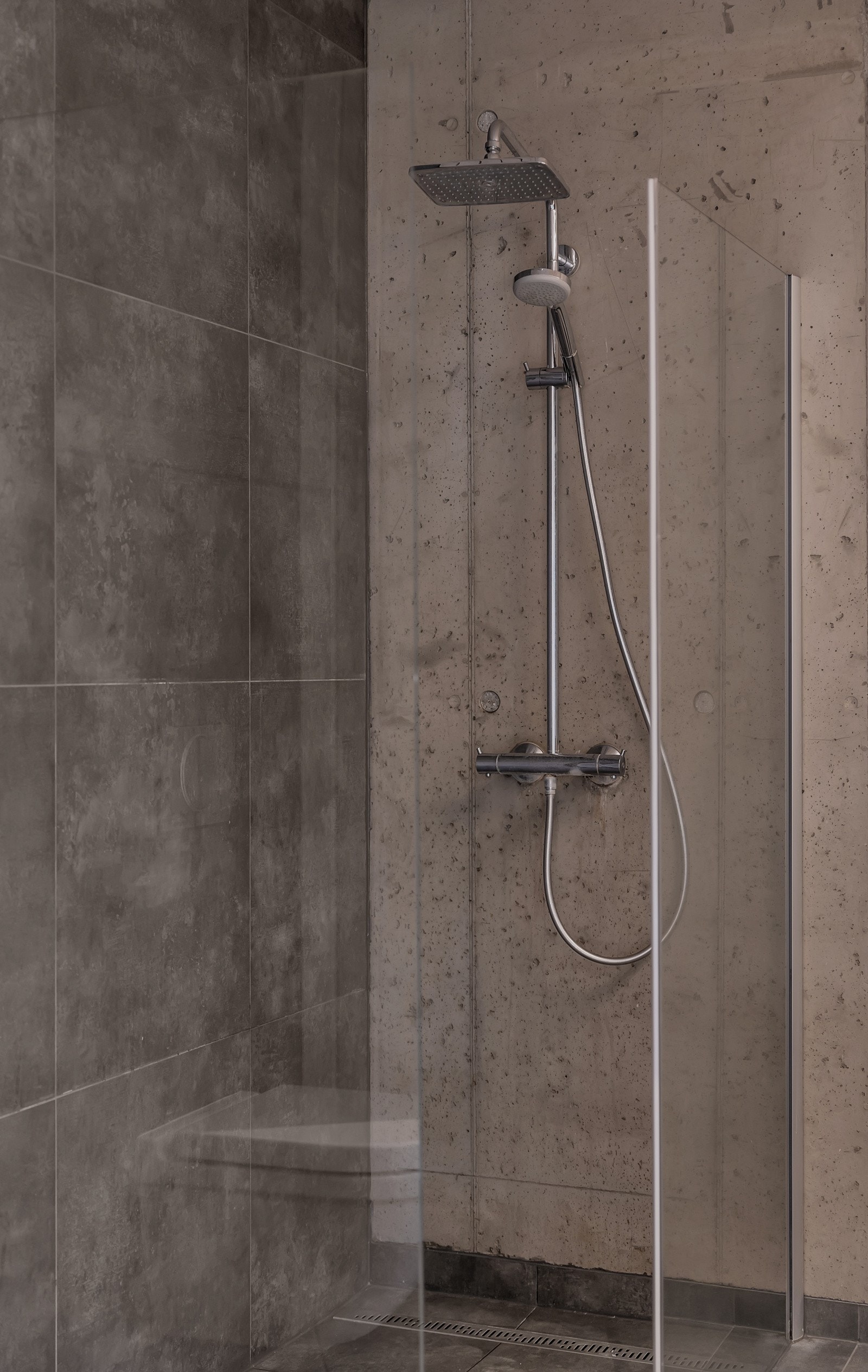 Dusj med innfellbare glassdører Galleribilde