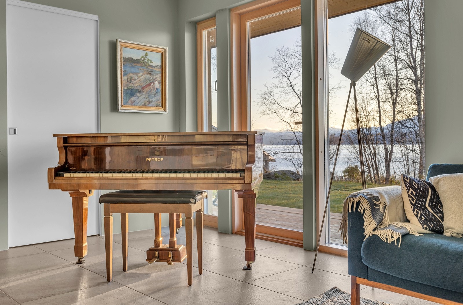 Herfra er det direkte adkomst ut via glassdør Galleribilde