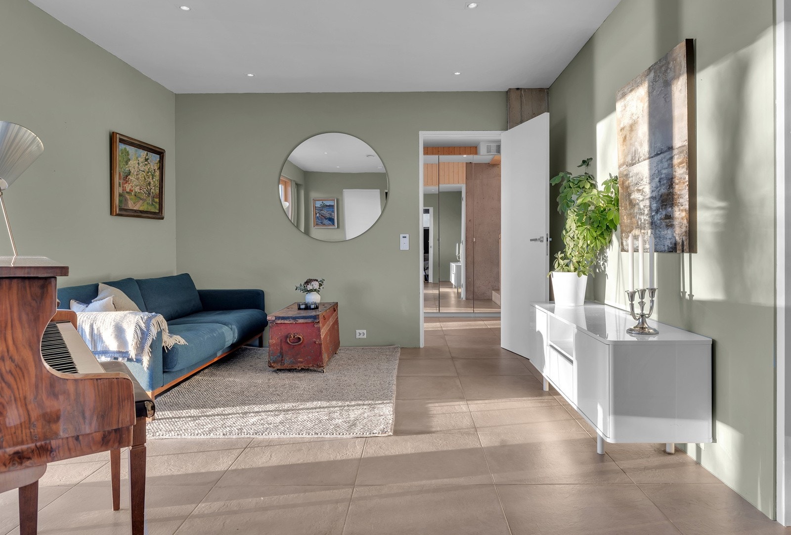 Lys og innbydende stue med god plass! Galleribilde