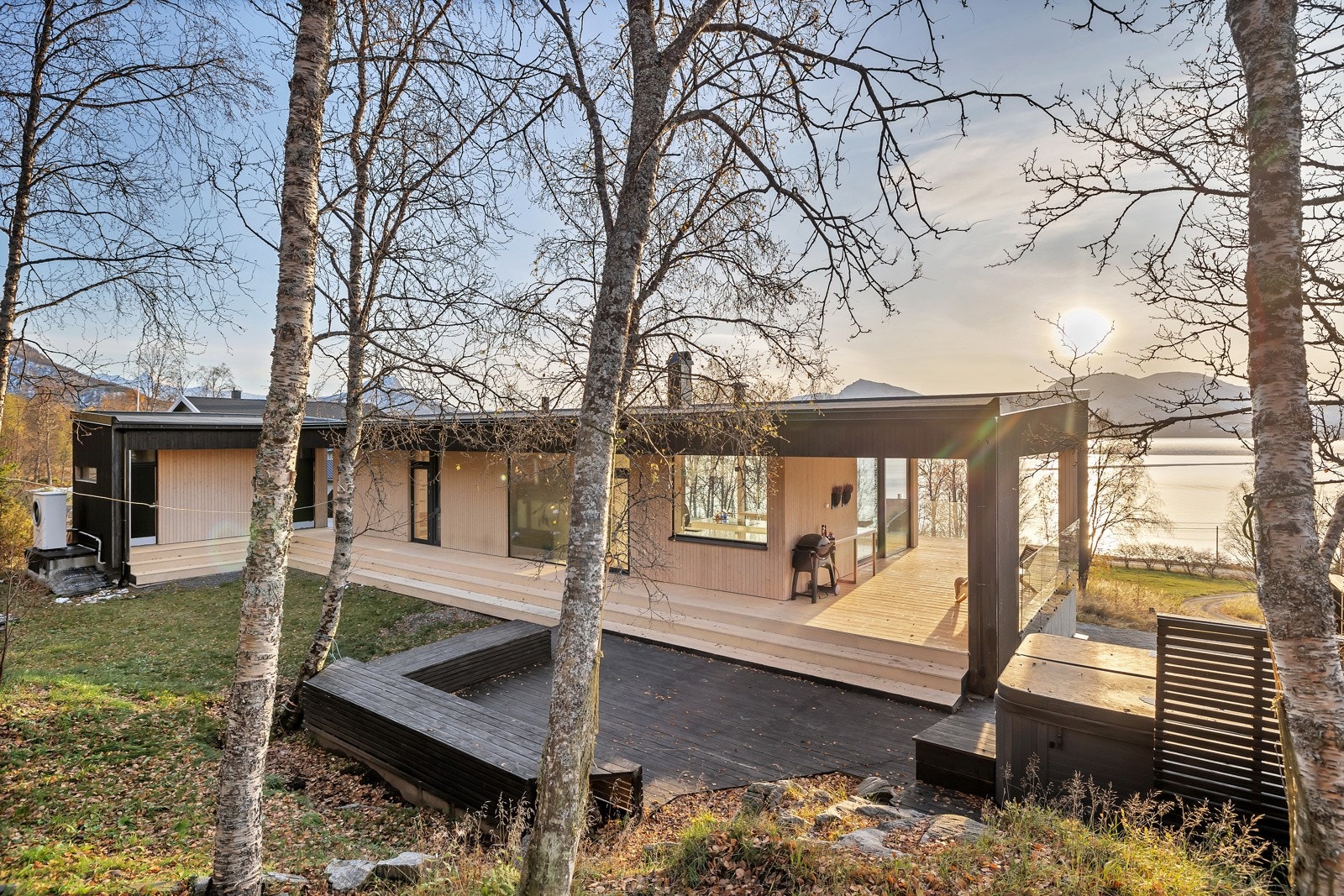 Fra verandaen går du direkte til patioen/bakgården Galleribilde