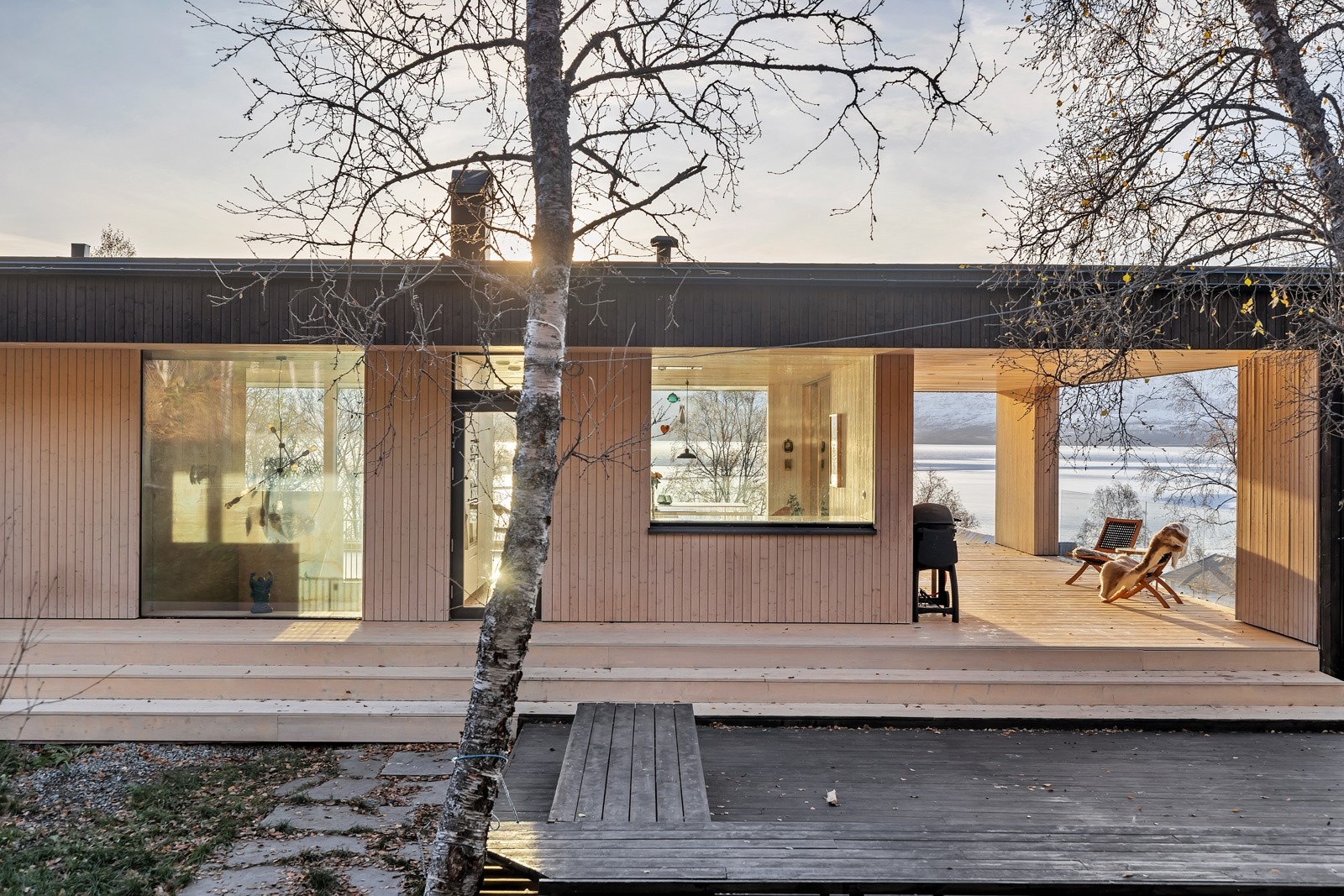 Utover en lekker patio med badstu og dirkte adkomst til turreng bys det på utendørs jacuzzi Galleribilde