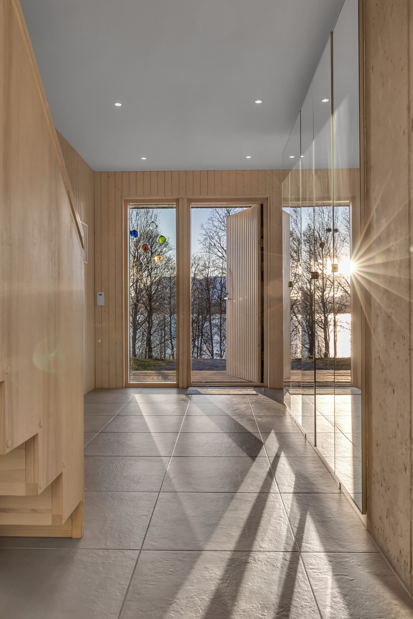 Velkommen inn! - Det første som møter deg er dette nydelig inngangspartiet Galleribilde