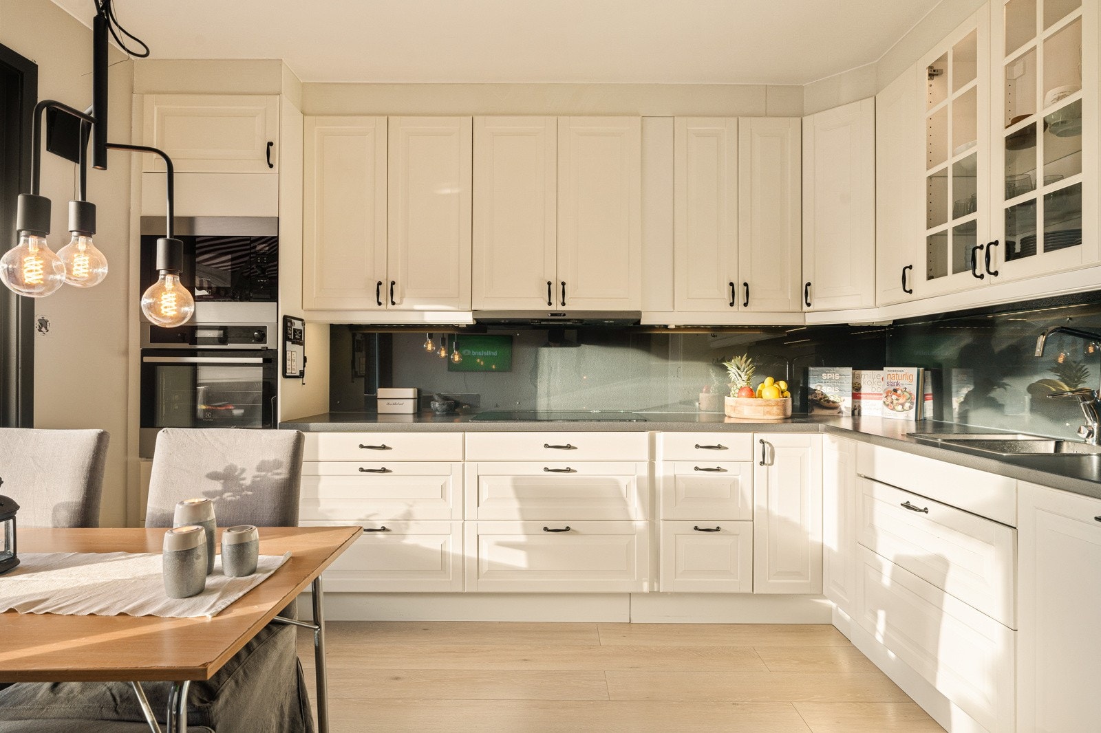 Kjøkkenet er fra 2015 og er levert av IKEA. Galleribilde