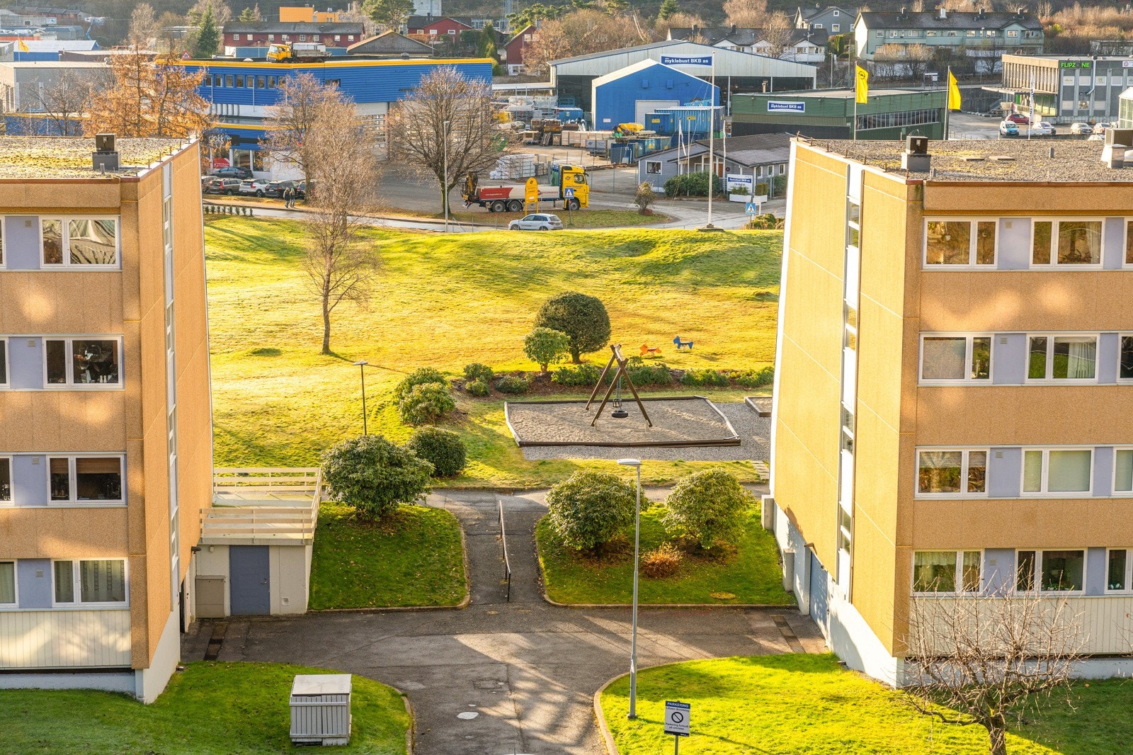 Leiligheten ligger fritt og har ingen naboer vegg i vegg. Galleribilde