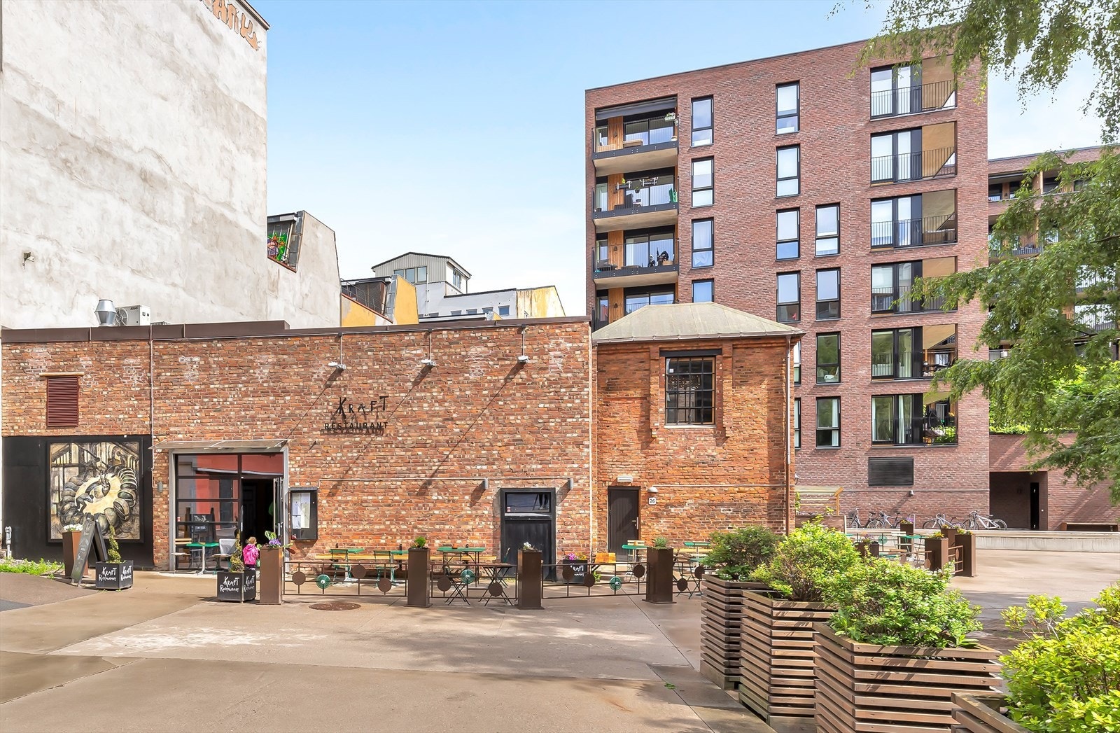 Kraft er den lokale restauranten som serverer god mat året rundt og har en flott uteservering i sommerhalvåret Galleribilde