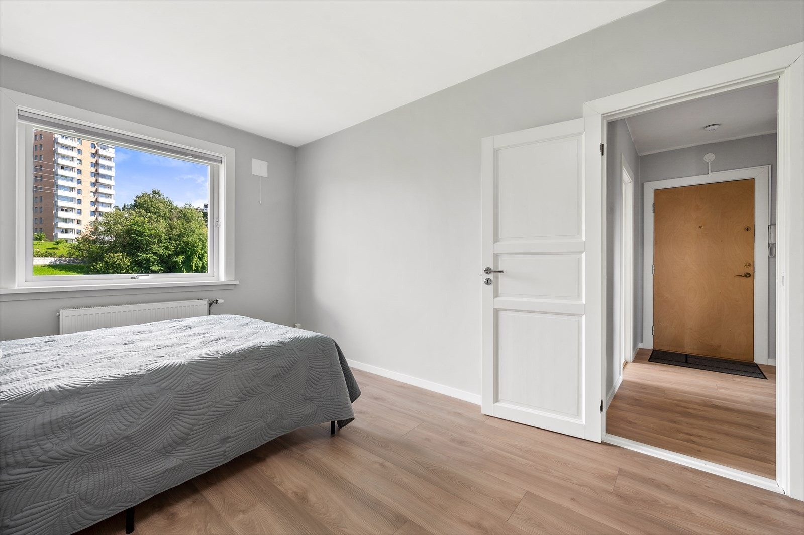 Direkte utgang til entréen Galleribilde