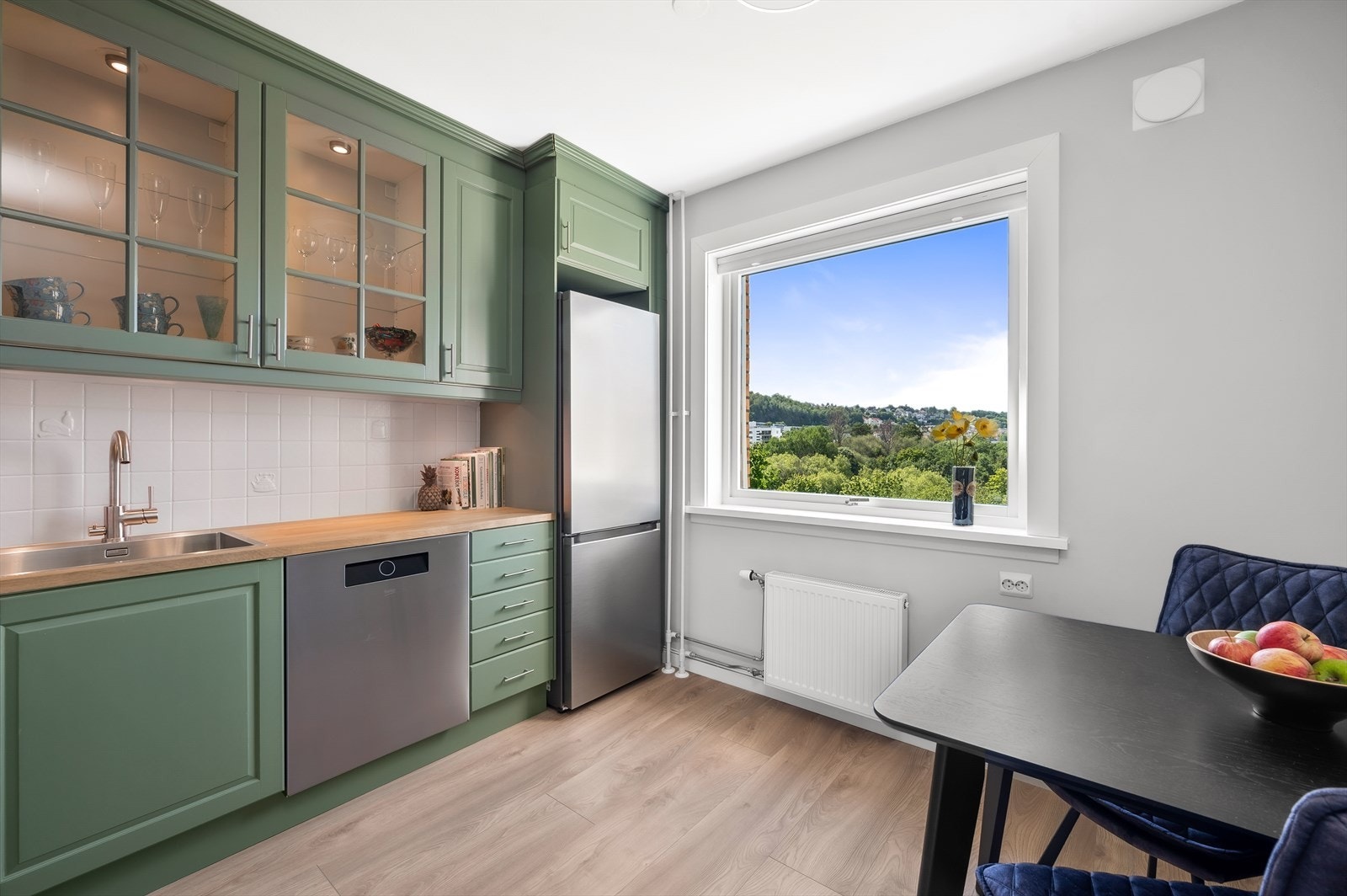 Leiligheten har et separat kjøkken med mulighet for åpen løsning ved innsending og godkjenning av søknad Galleribilde