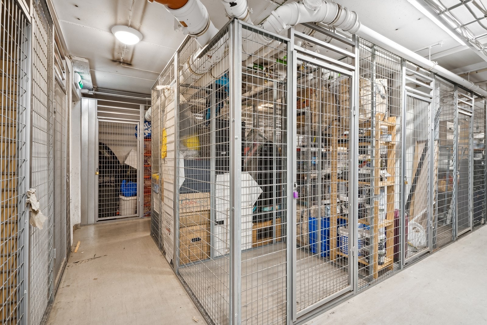 Praktisk bod i kjeller på ca. 2 kvm Galleribilde