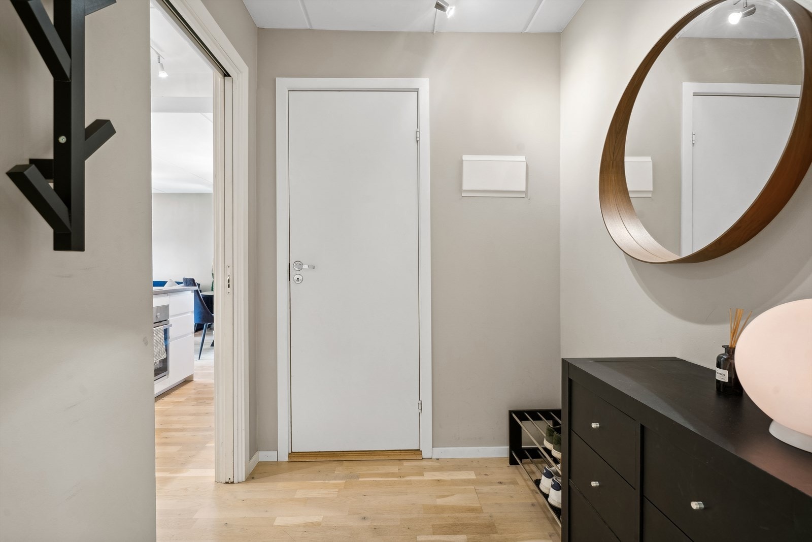 Velkommen inn i en lys og fin entré Galleribilde