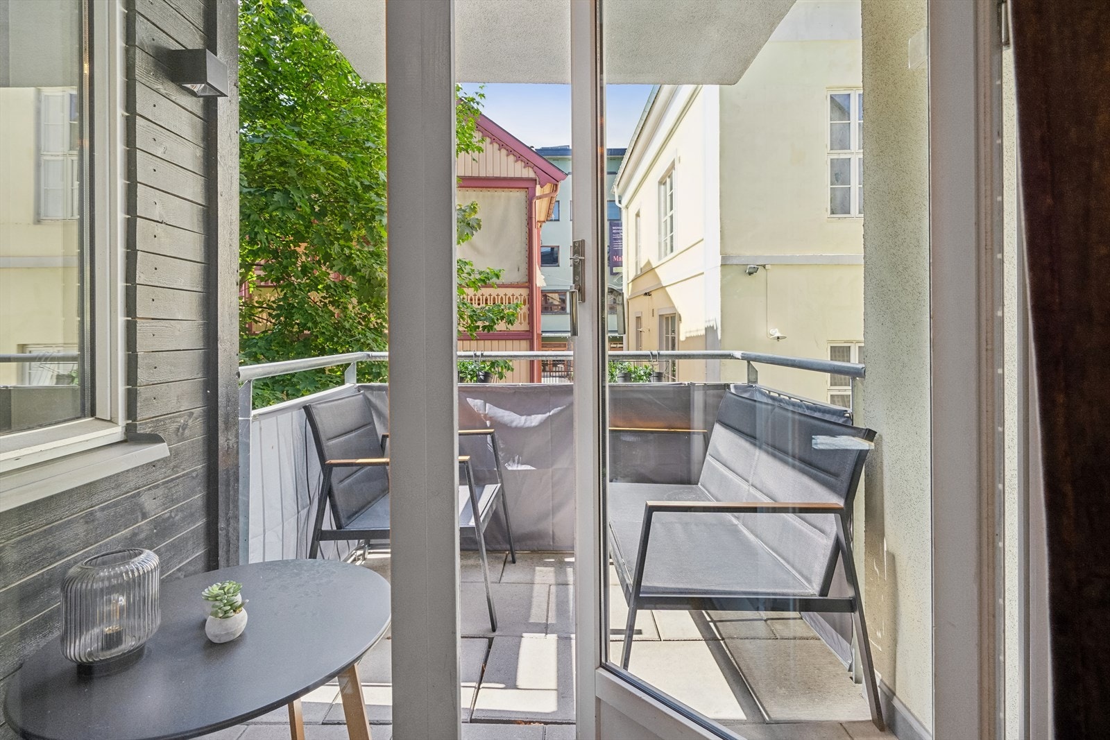 I følge selger; godt med sol fra ca. 11.00-18.00 midtstommerstid Galleribilde