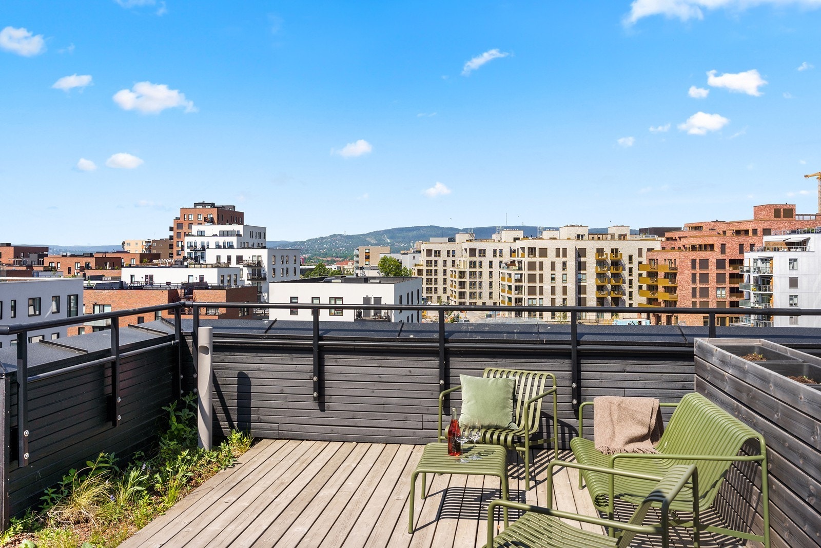 Felles takterrasse med fantastisk utsikt over byen Galleribilde