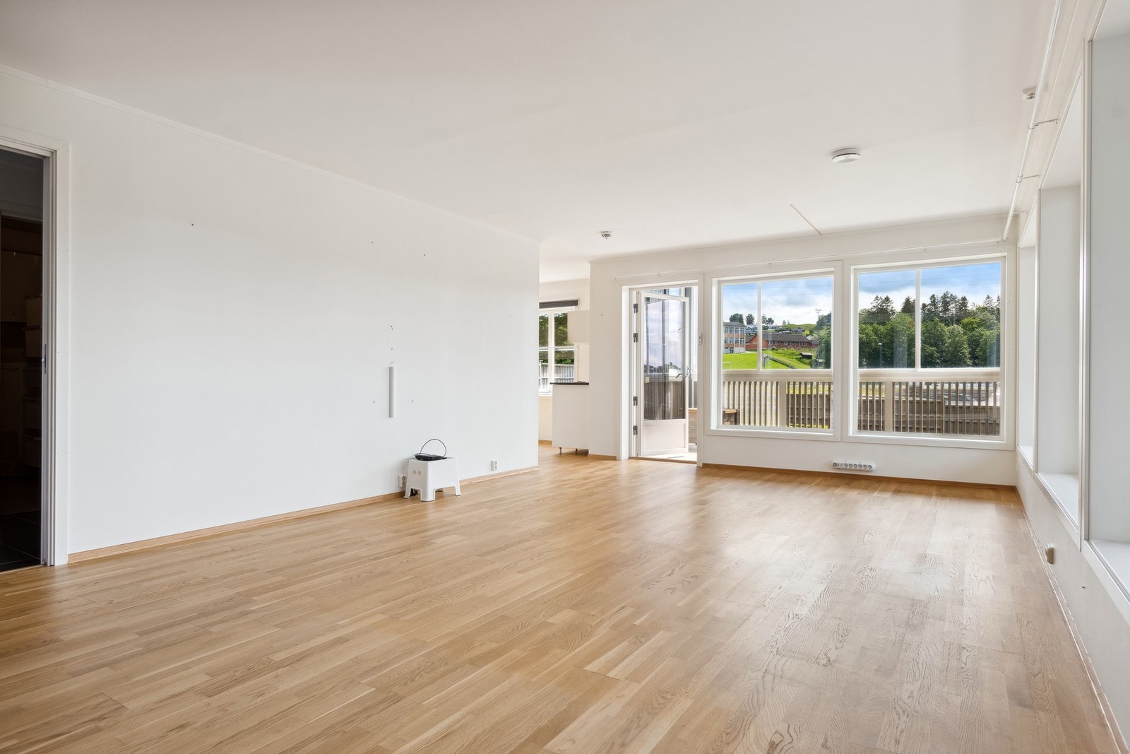 TV/Internett, kommunale avgifter, eiendomsskatt og renovasjon er inkludert i felleskostnadene. Galleribilde