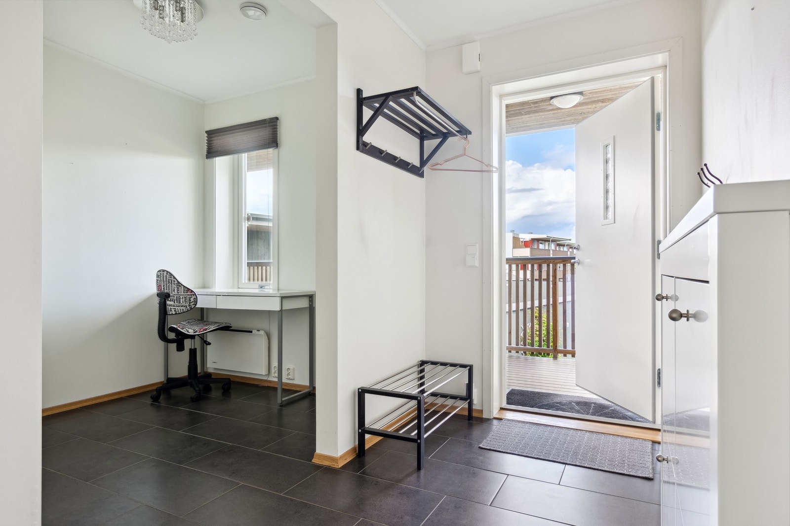 Flislagt gang med varme i gulv. Galleribilde