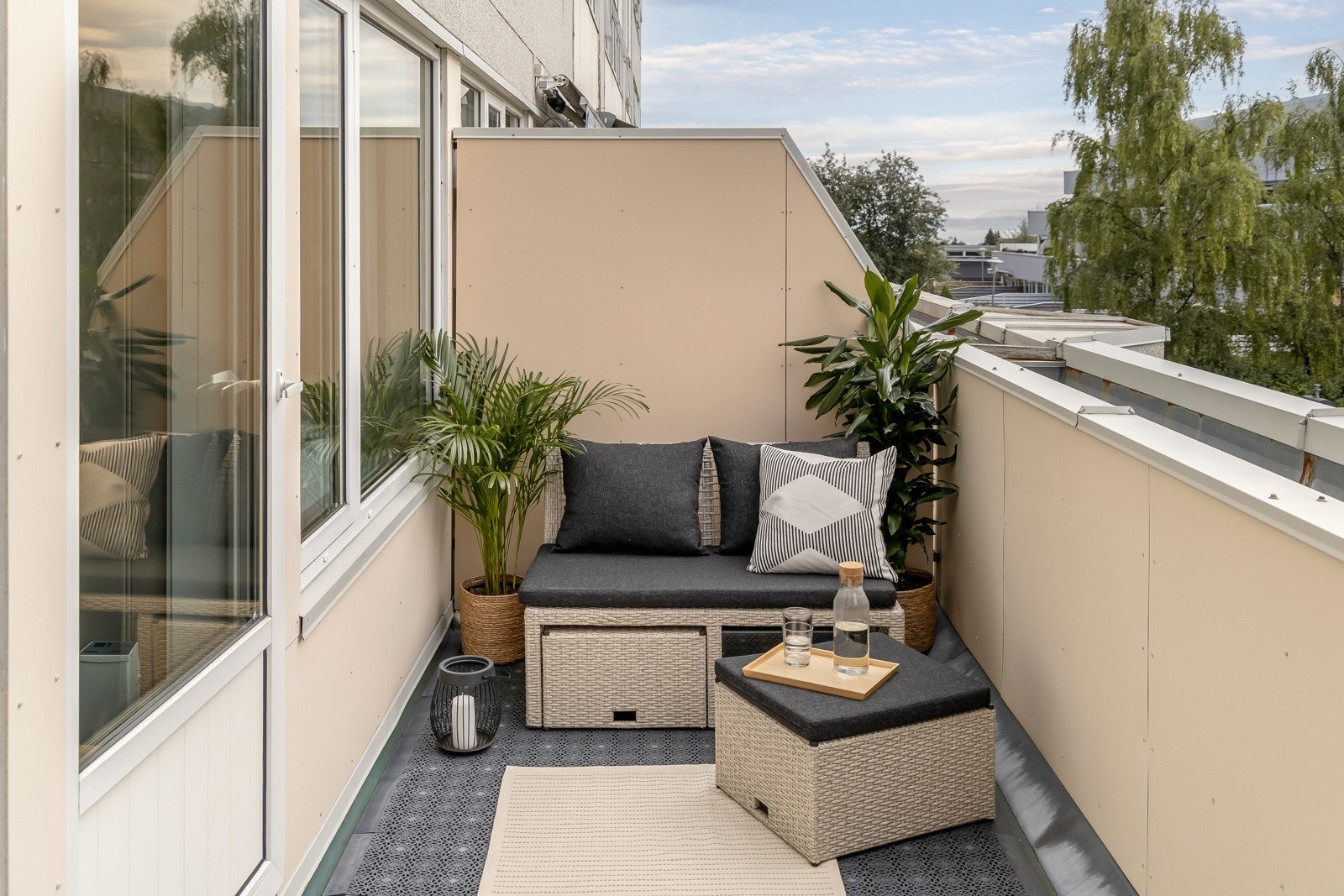 Velkommen til Stallmestervegen 2C! Stilren 2-roms på 45m² i 2. Etasje. Balkongen er 9,5m². Galleribilde