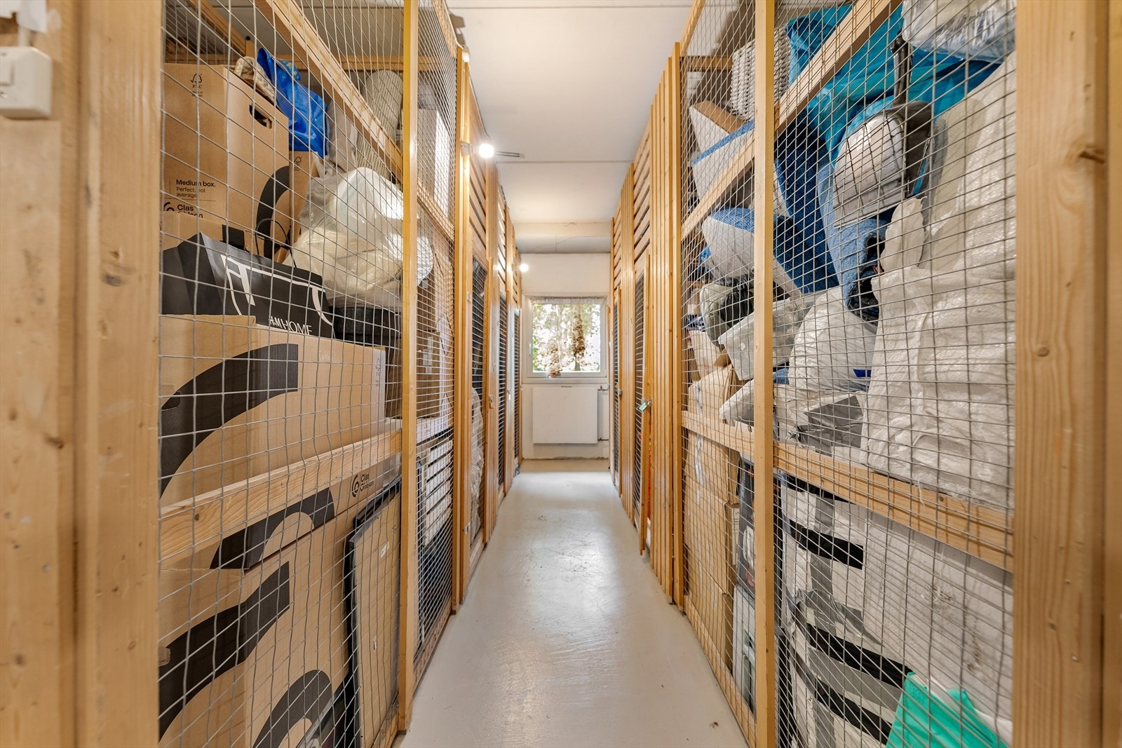 Ekstra bodplass i kjelleren, perfekt for oppbevaring. Galleribilde