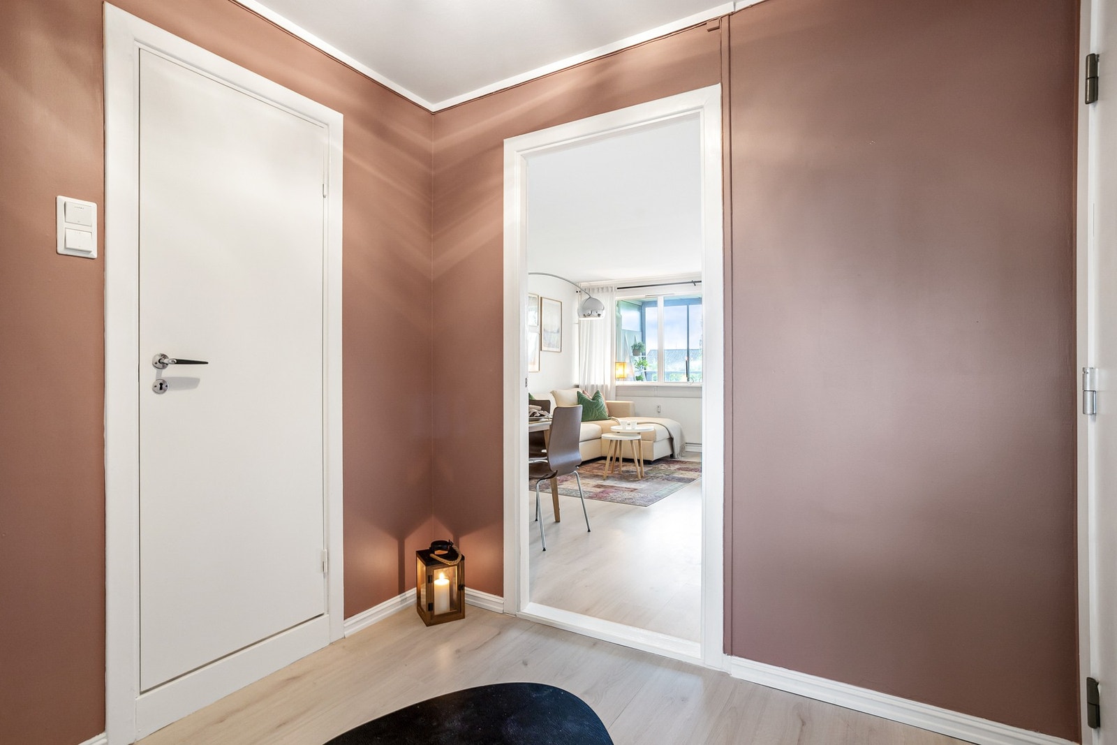 Gangen har tilgang til stuen. Galleribilde