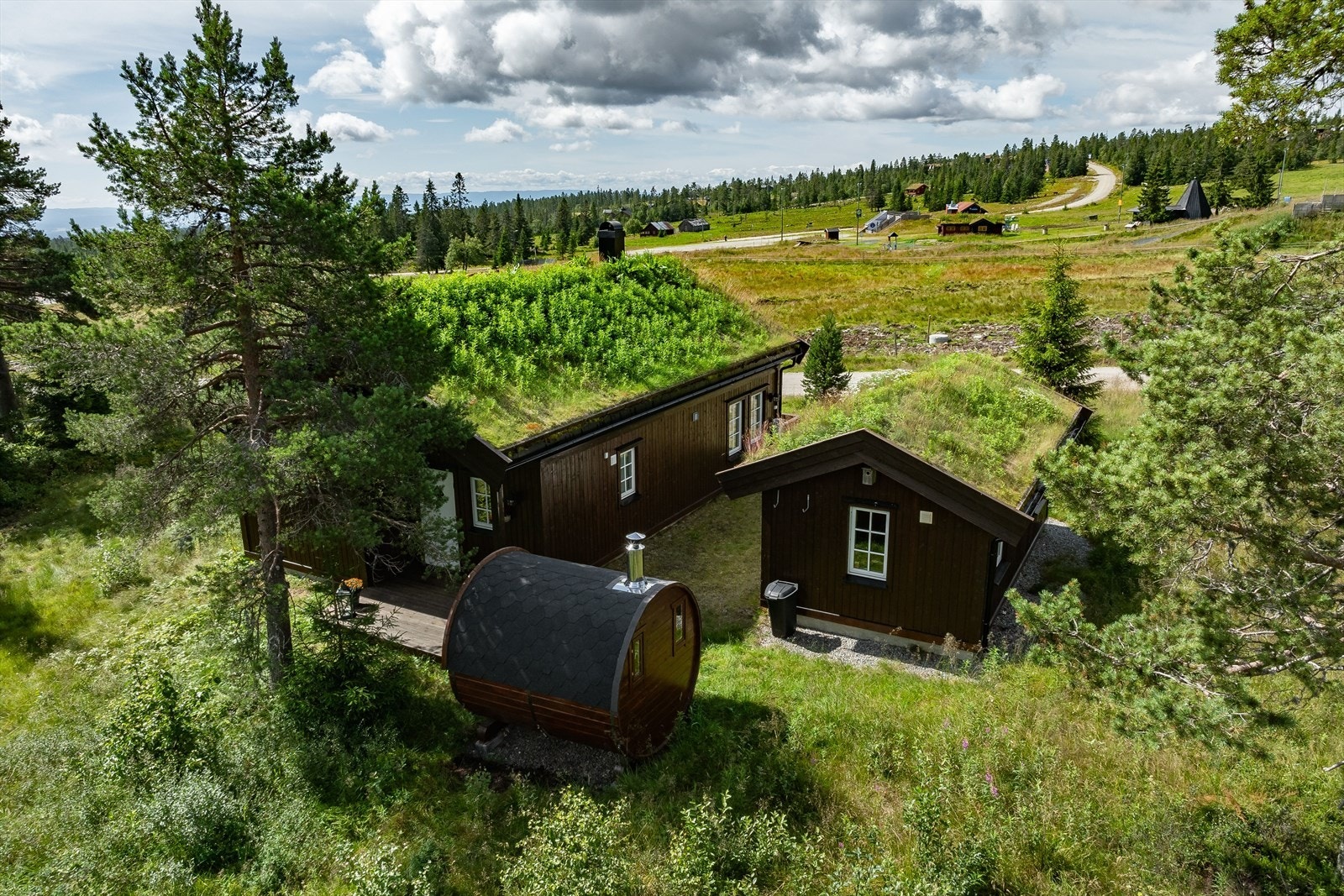 Velholdt hytte som er oppført i 2012. Denne egner seg også godt for utleie da den ligger midt i sentrum av Budor. Galleribilde