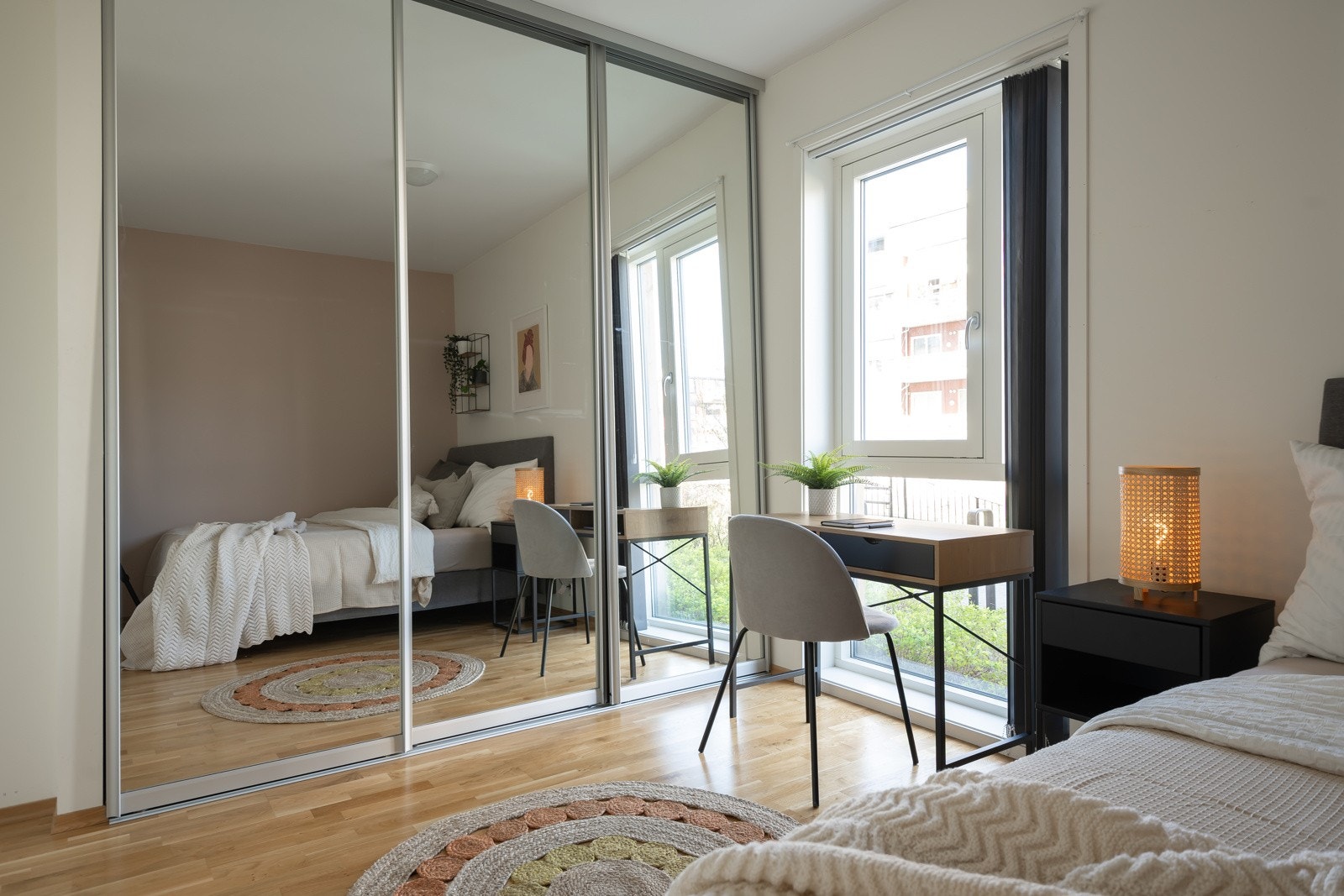 Skyvegarderobe medfølger. Galleribilde