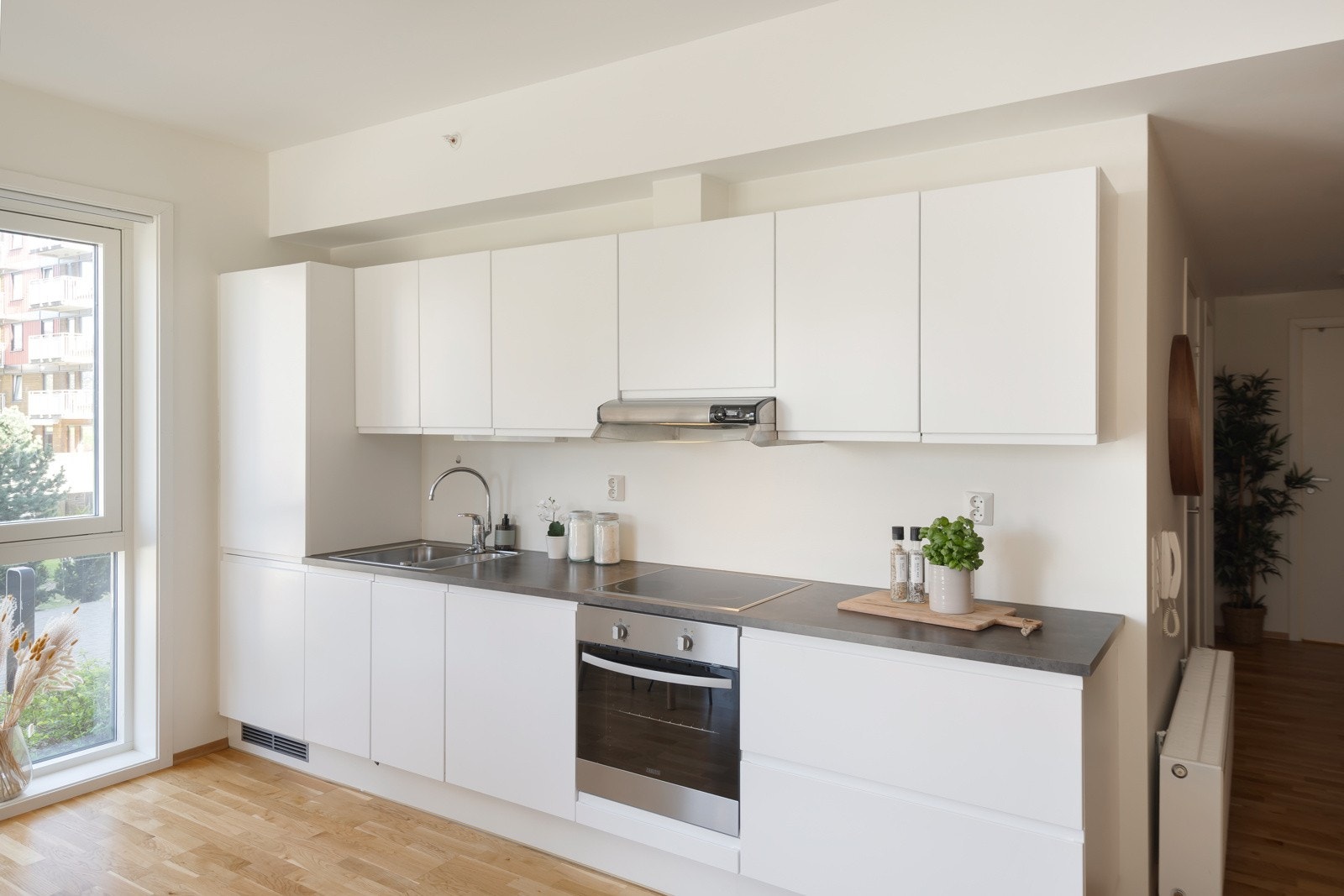 Velkommen til en lekker 3-roms selveierleilighet med svært god beliggenhet på Lilleby. Galleribilde