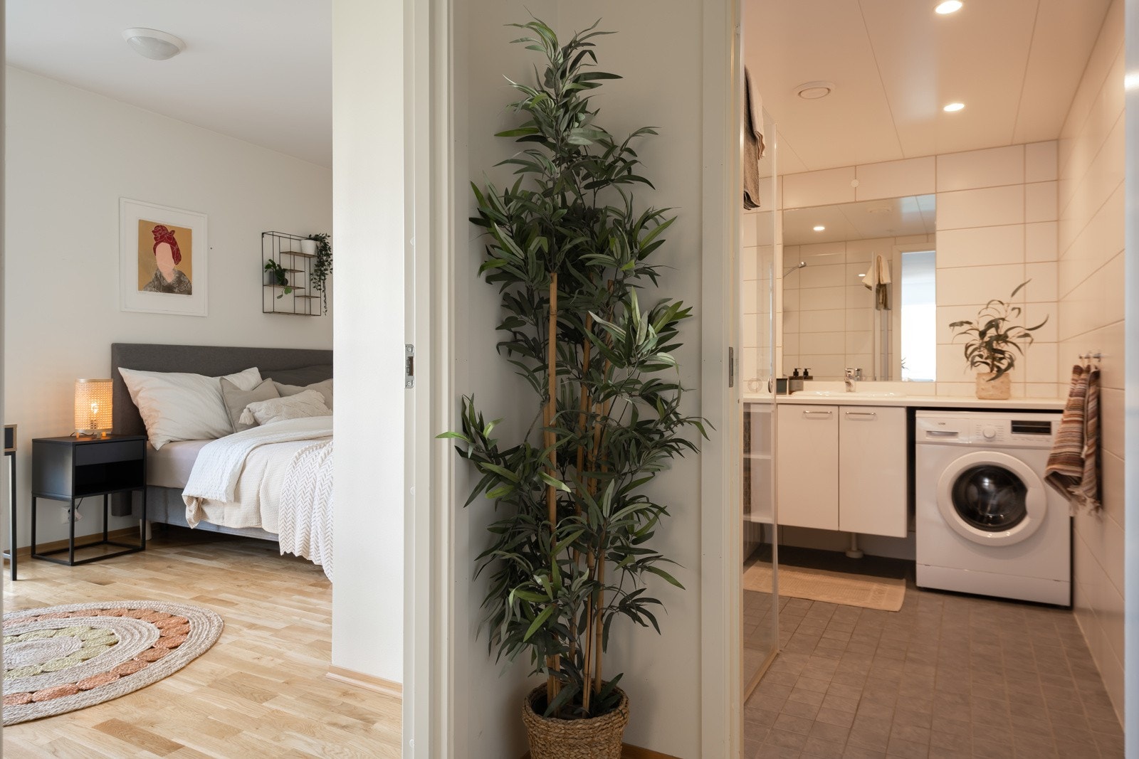 Romslig entré/gang. Galleribilde